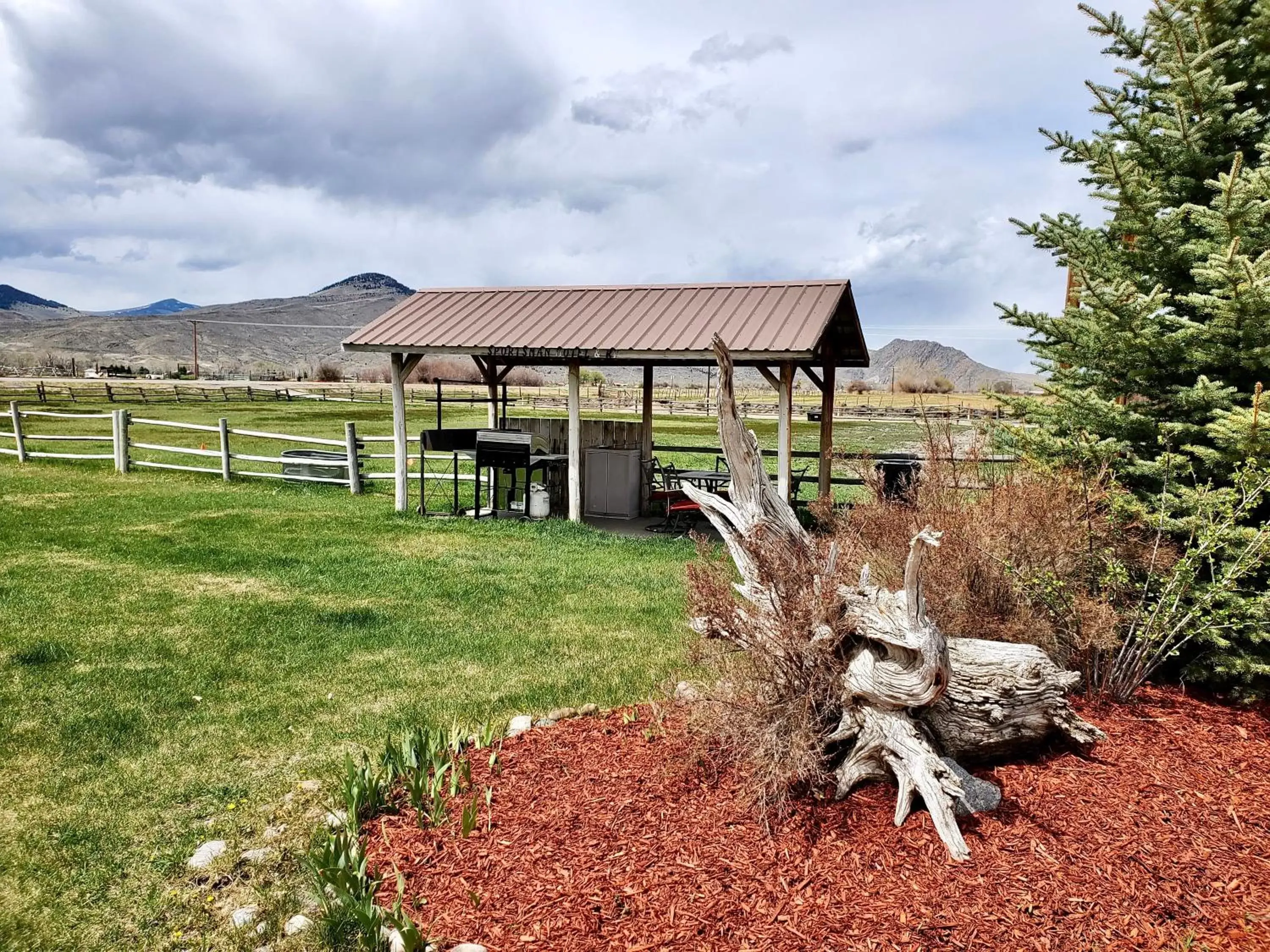 Property Building in Sportsman Lodge Melrose MT