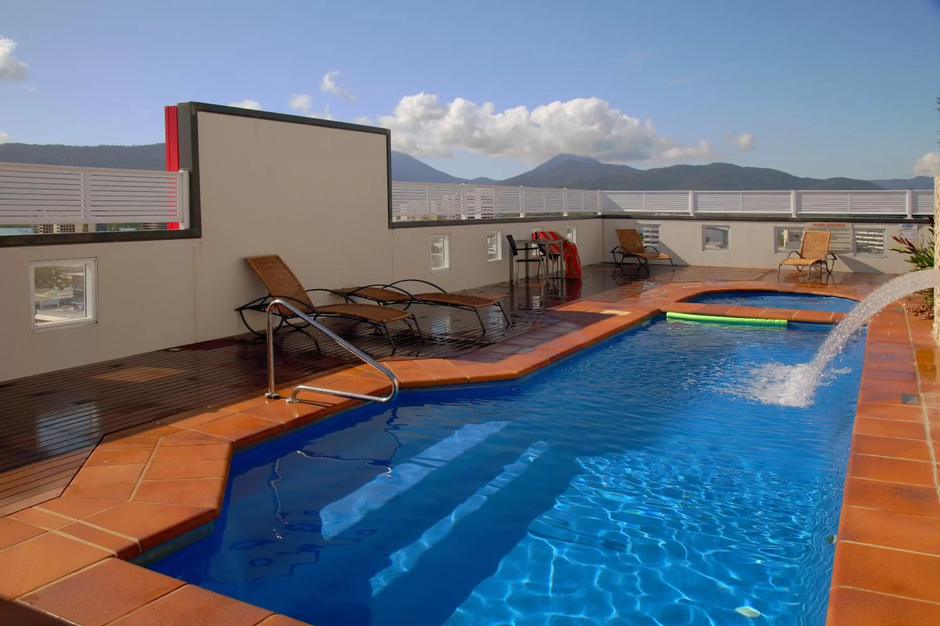 Mountain view, Swimming Pool in Cairns Central Plaza Apartment Hotel