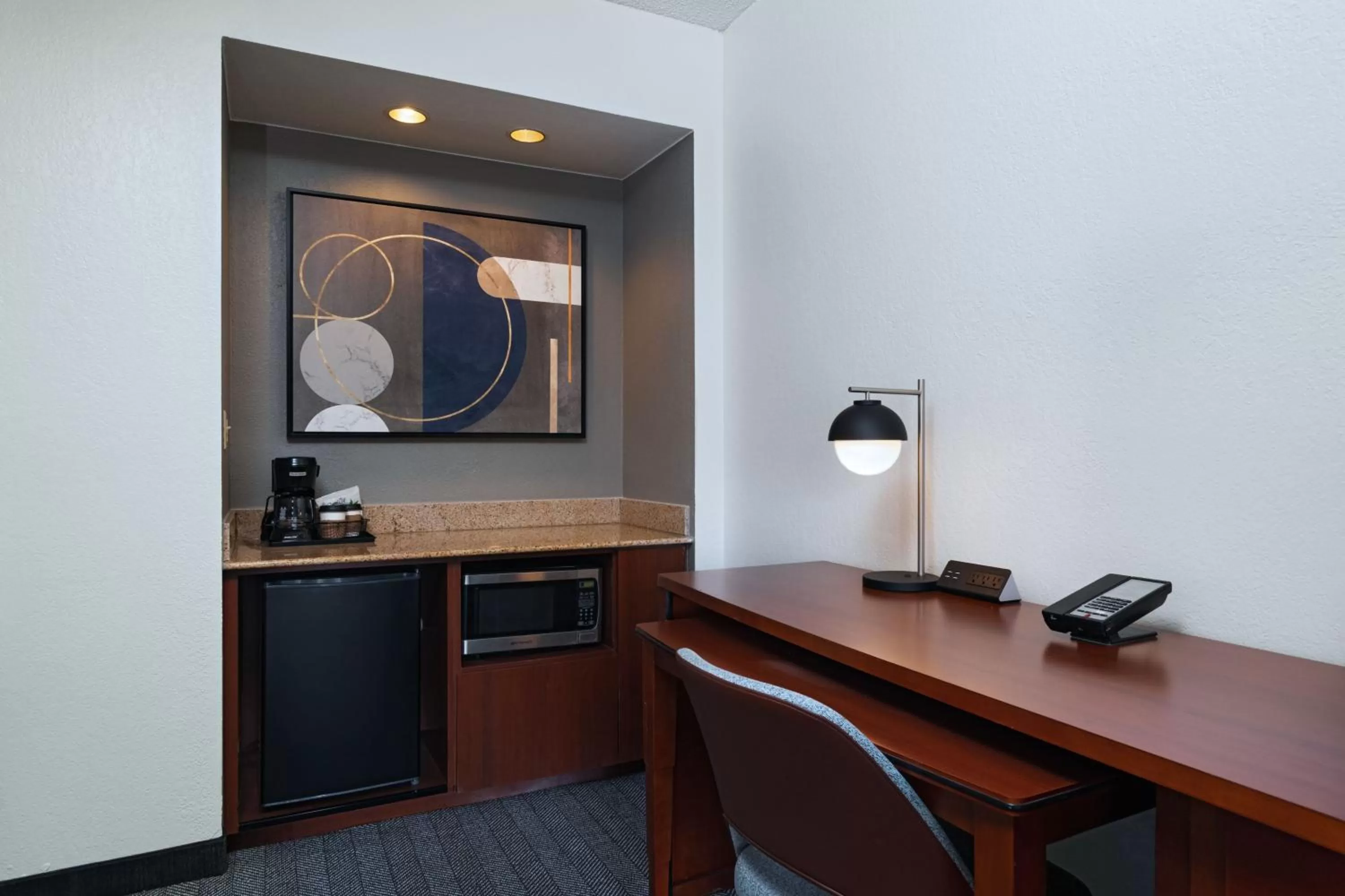 Lounge or bar in Courtyard by Marriott Dallas Richardson at Spring Valley