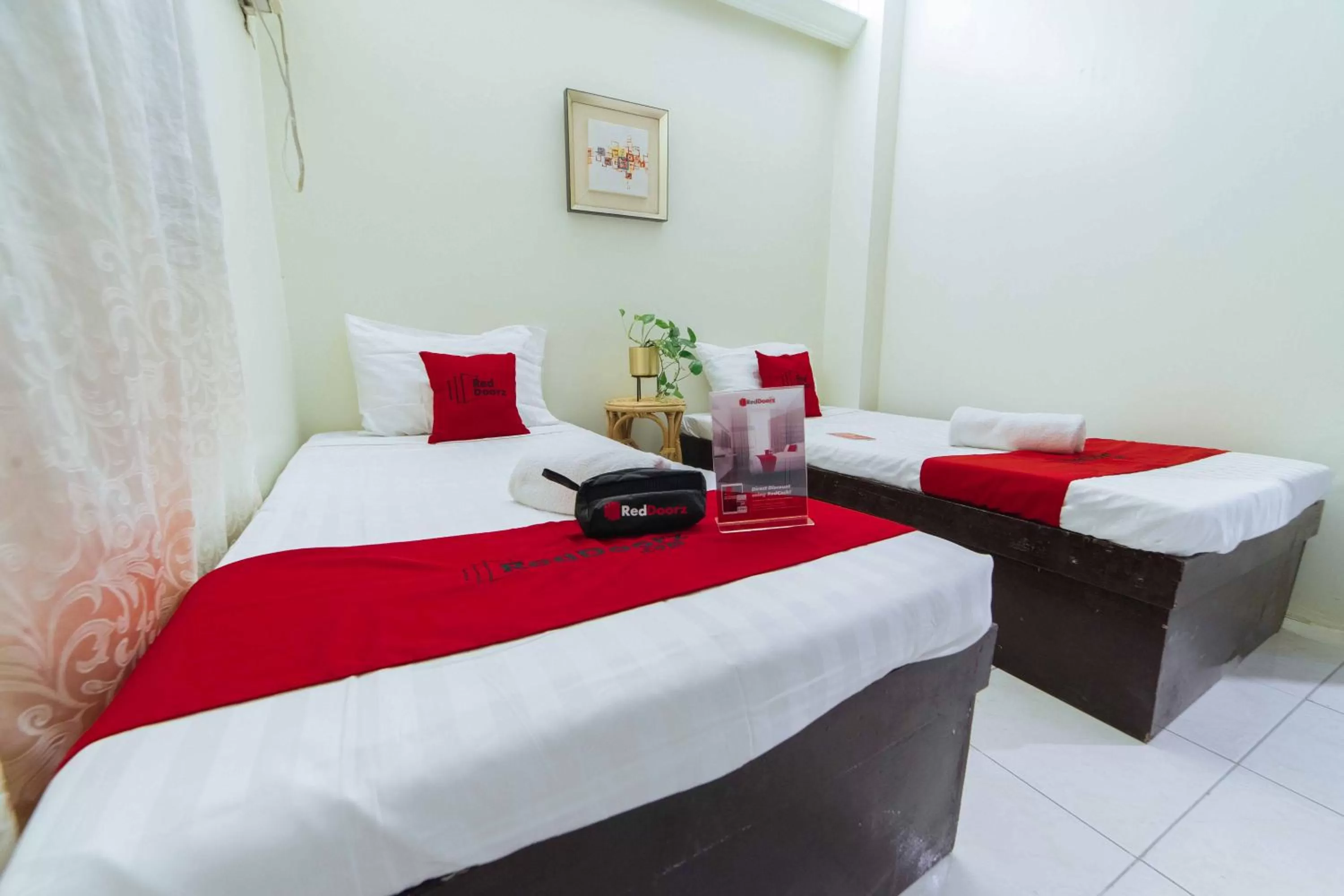 Bedroom, Bed in RedDoorz @ Ledesco Avenue Lapaz Iloilo