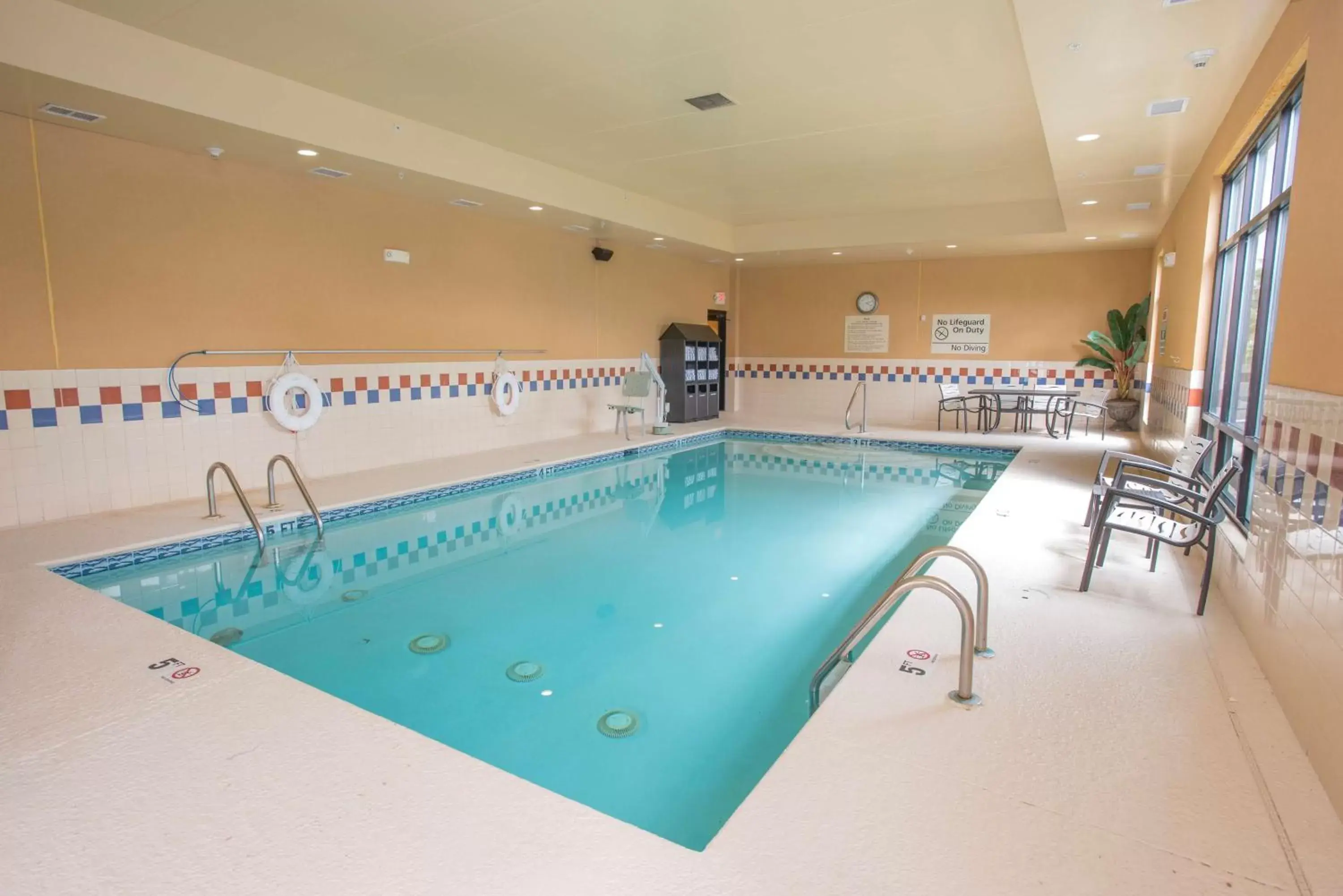Pool view, Swimming Pool in Hampton Inn & Suites Cincinnati-Union Centre