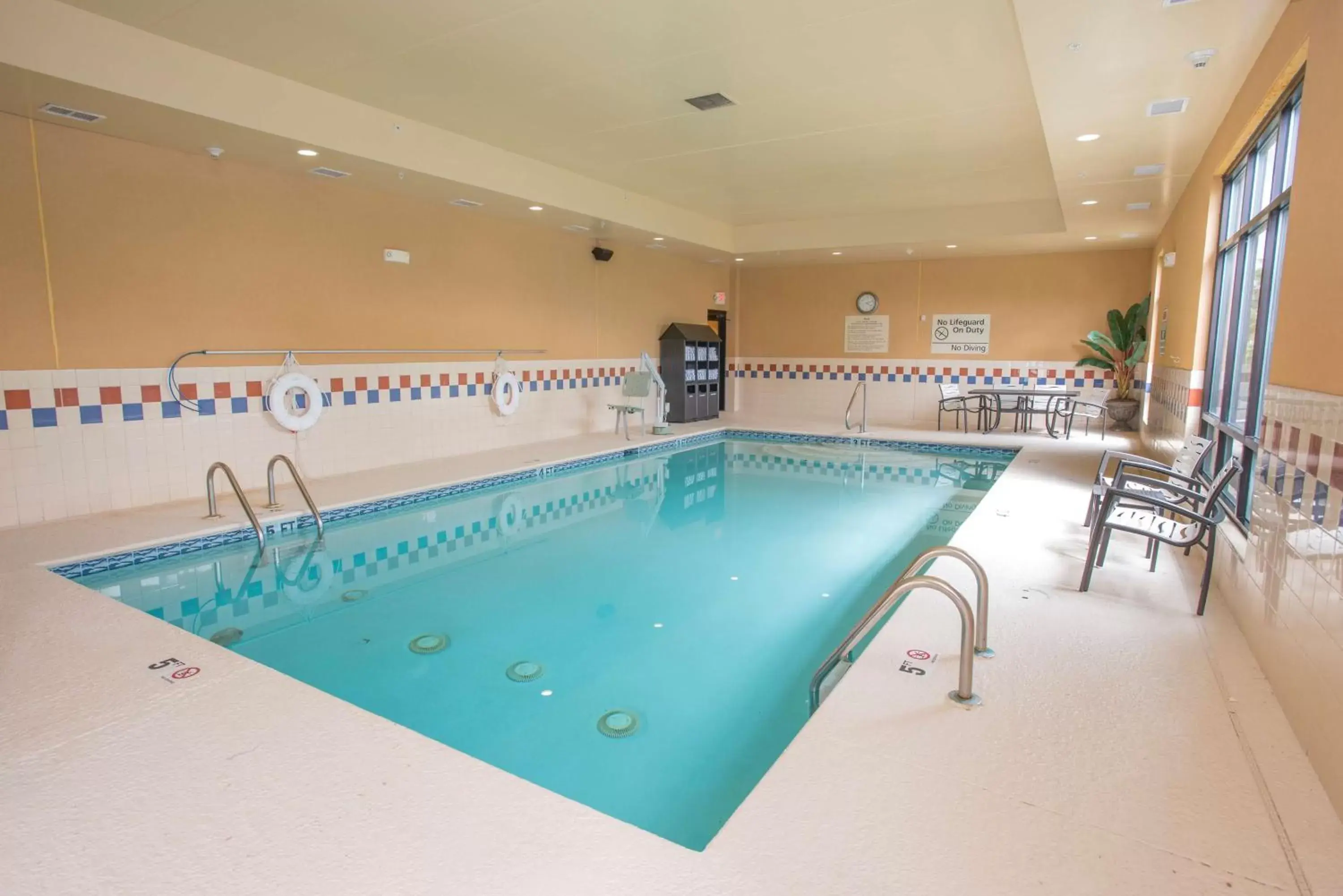 Pool view in Hampton Inn & Suites Cincinnati-Union Centre Pool view in Hampton Inn & Suites Cincinnati-Union Centre