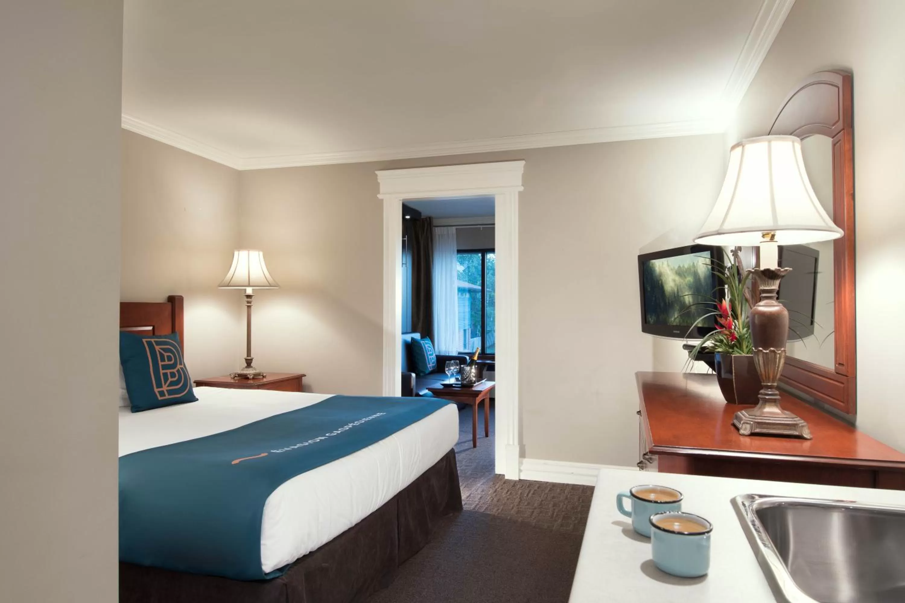 Photo of the whole room, Bed in Hôtel Baker