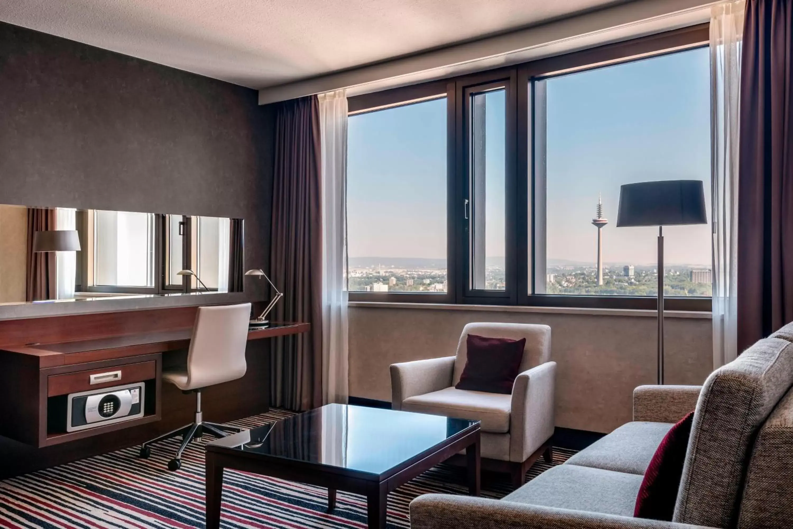 Photo of the whole room, Seating Area in Frankfurt Marriott Hotel