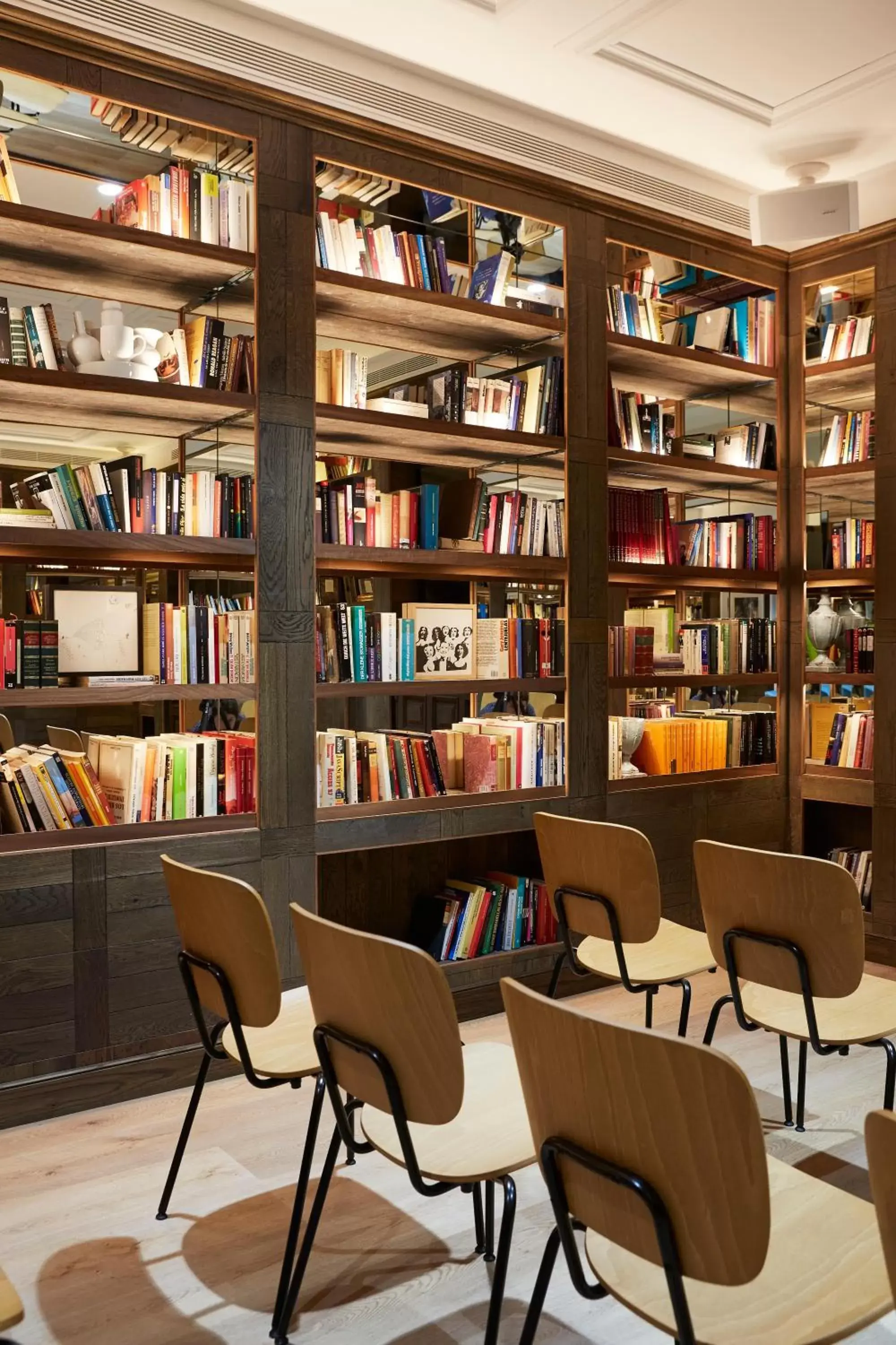 Meeting/conference room, Library in Hotel Pulitzer Barcelona