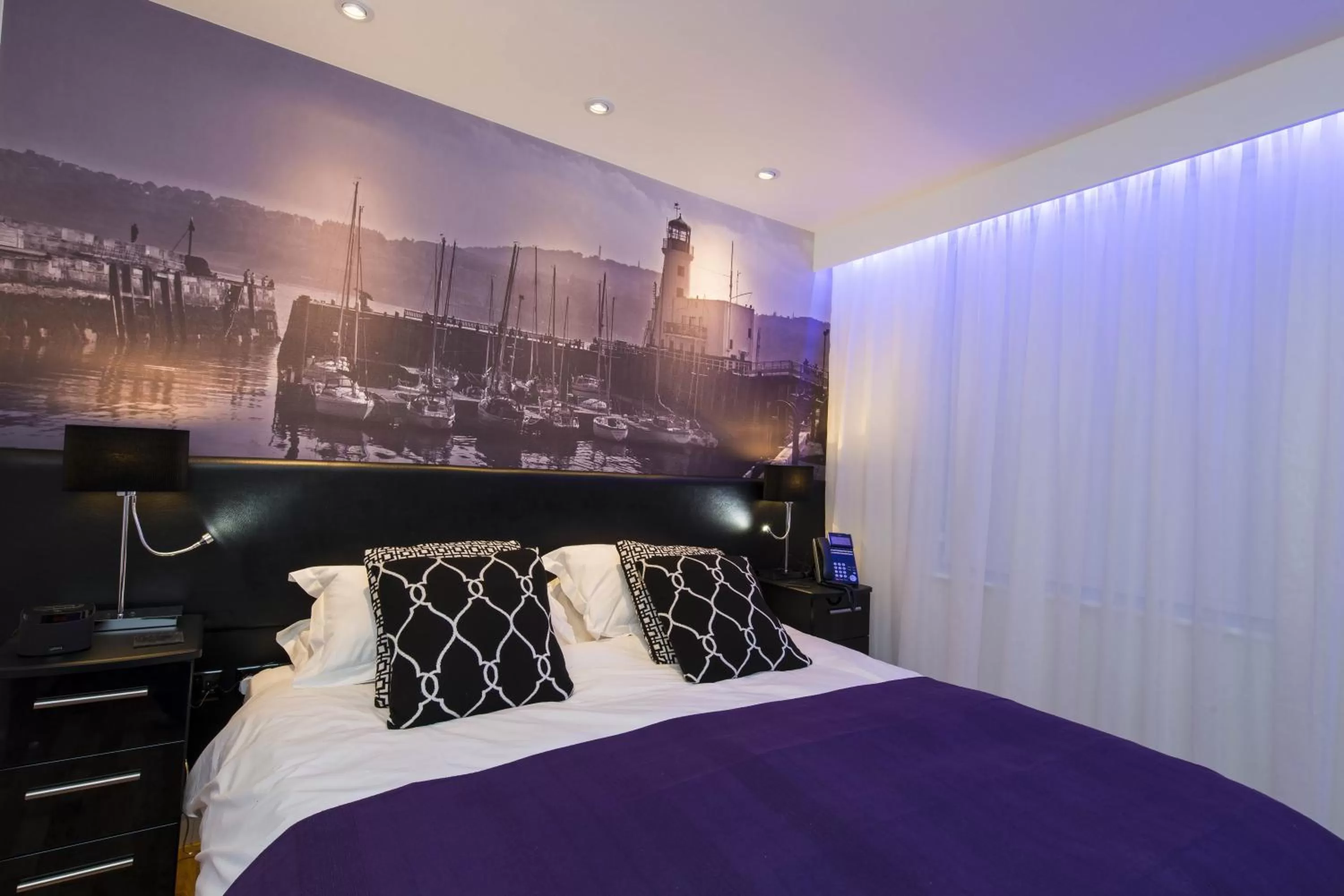 Decorative detail, Bed in The Mayfield Seamer