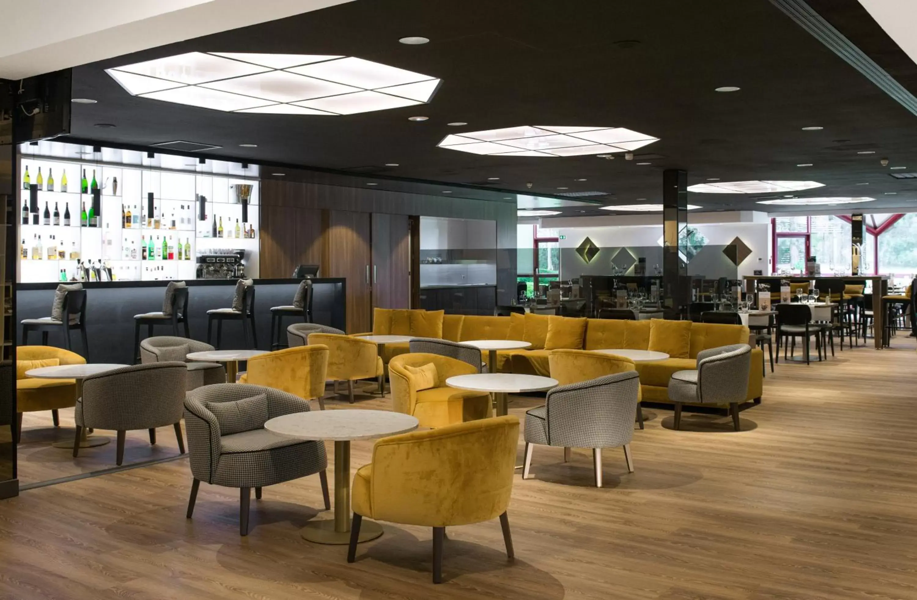 Lounge or bar, Lounge/Bar in Mercure Caen Cote De Nacre