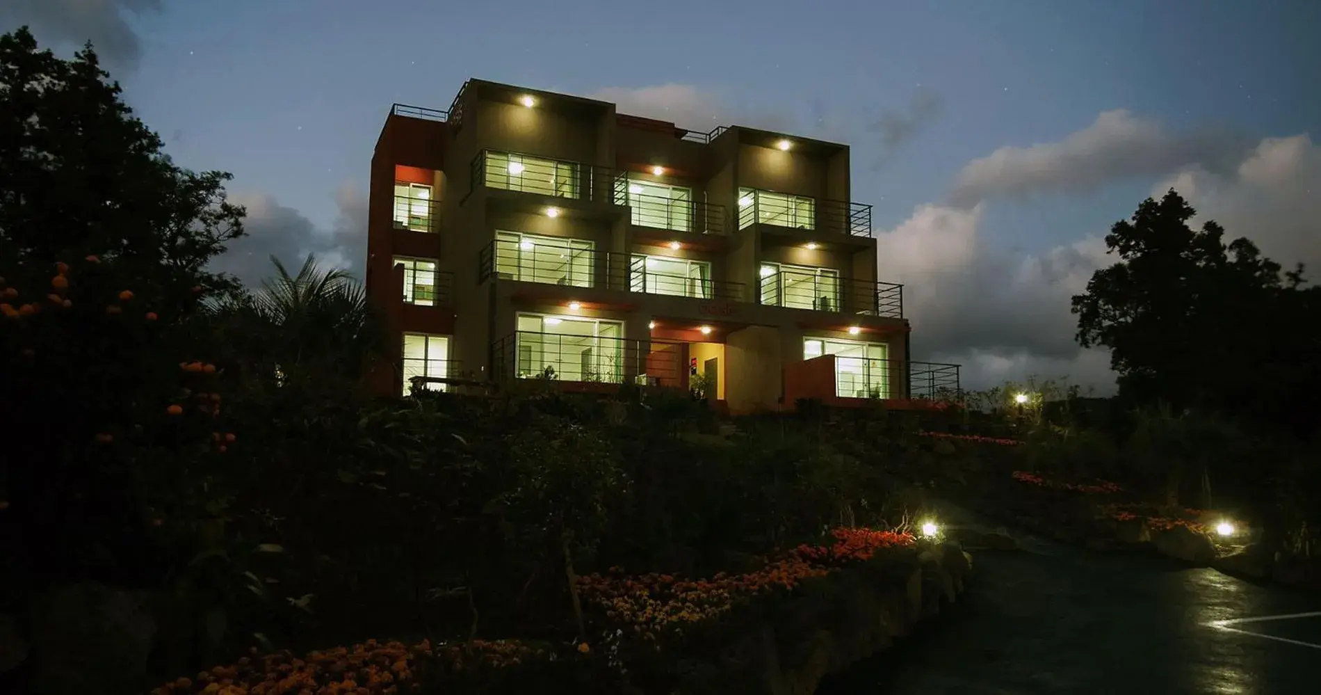 Night, Property Building in Oasis Pension