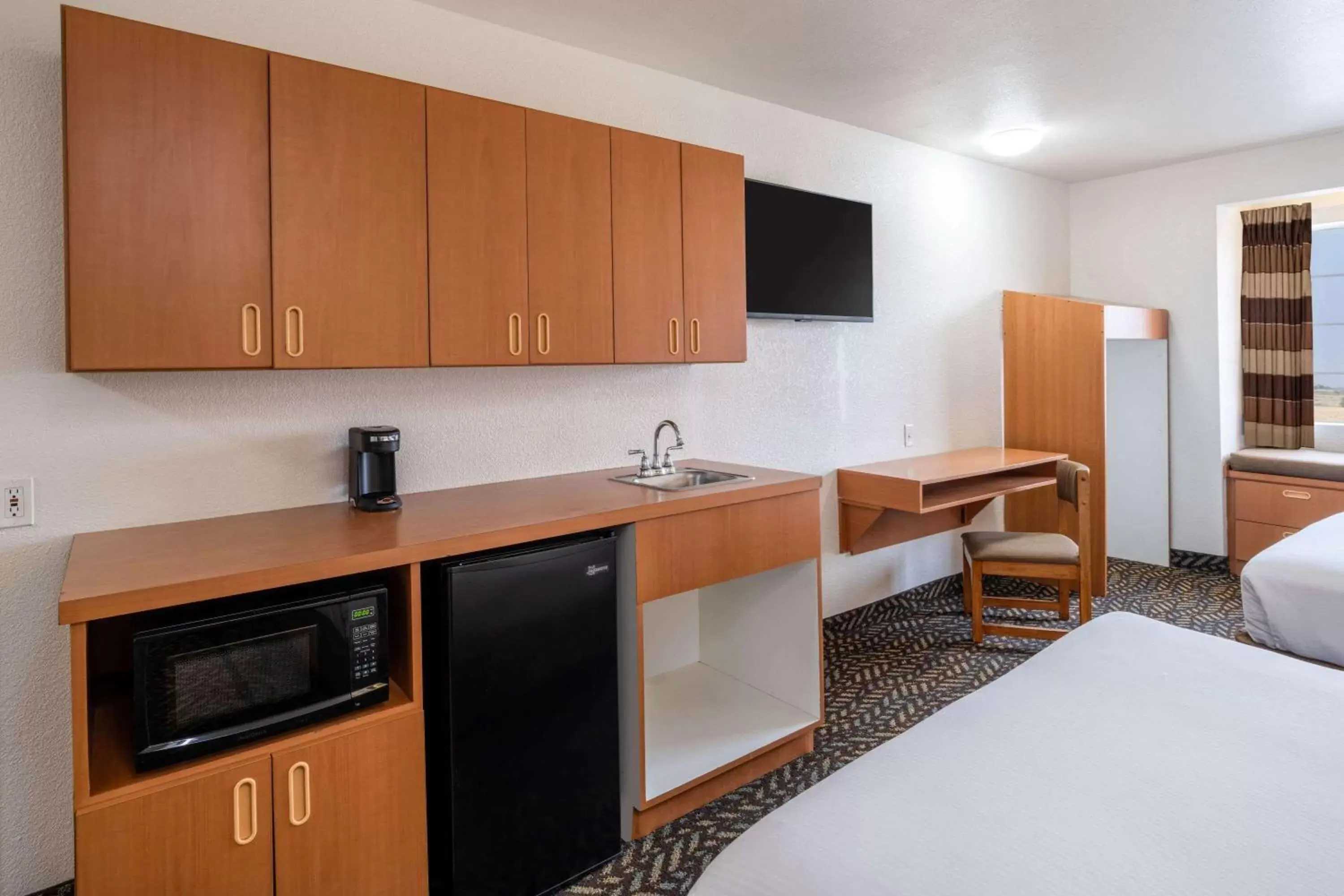 Photo of the whole room, Kitchen/Kitchenette in Microtel Inn & Suites by Wyndham Salt Lake City Airport
