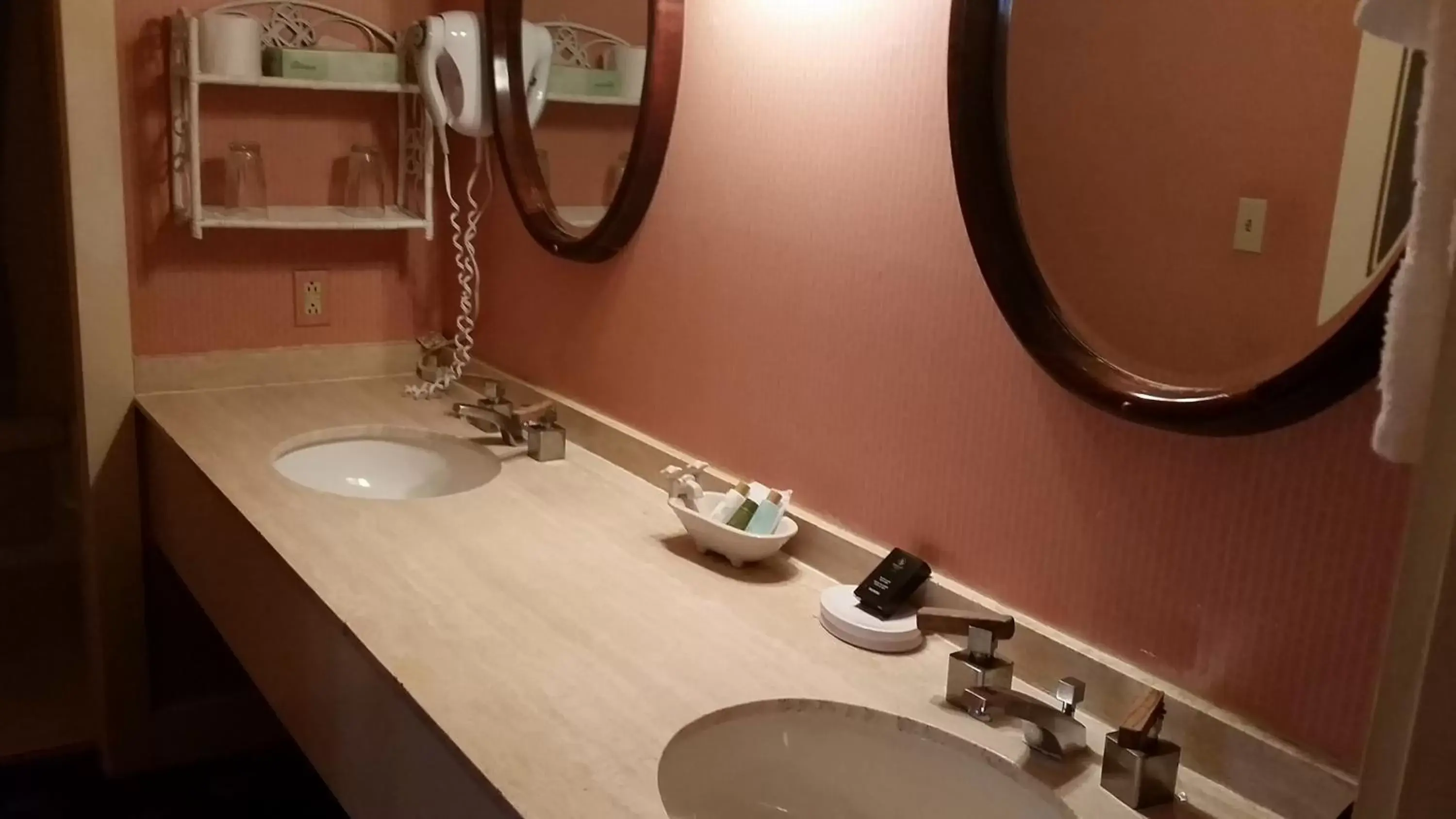 Bathroom in Mendocino Hotel & Garden