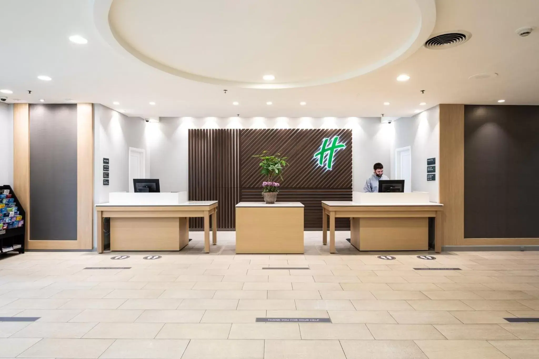 Property building, Lobby/Reception in Holiday Inn Newark International Airport