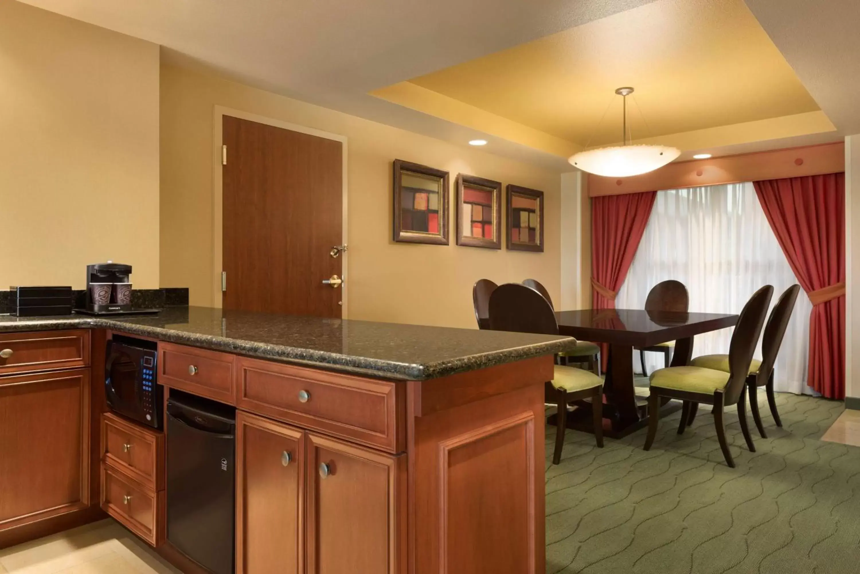 Kitchen or kitchenette, Kitchen/Kitchenette in Embassy Suites East Peoria Hotel and Riverfront Conference Center