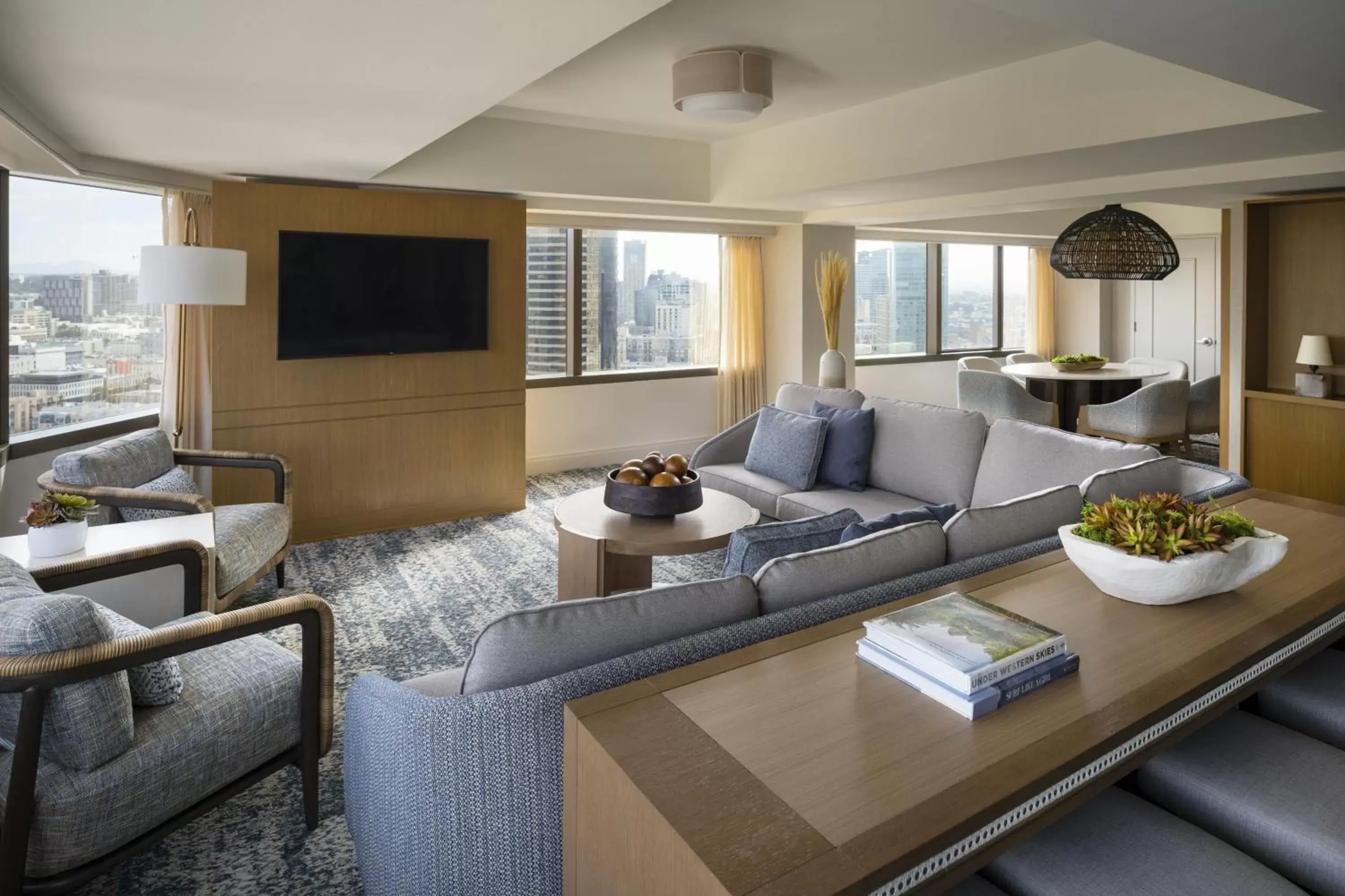 Living room, Seating Area in San Diego Marriott Marquis and Marina