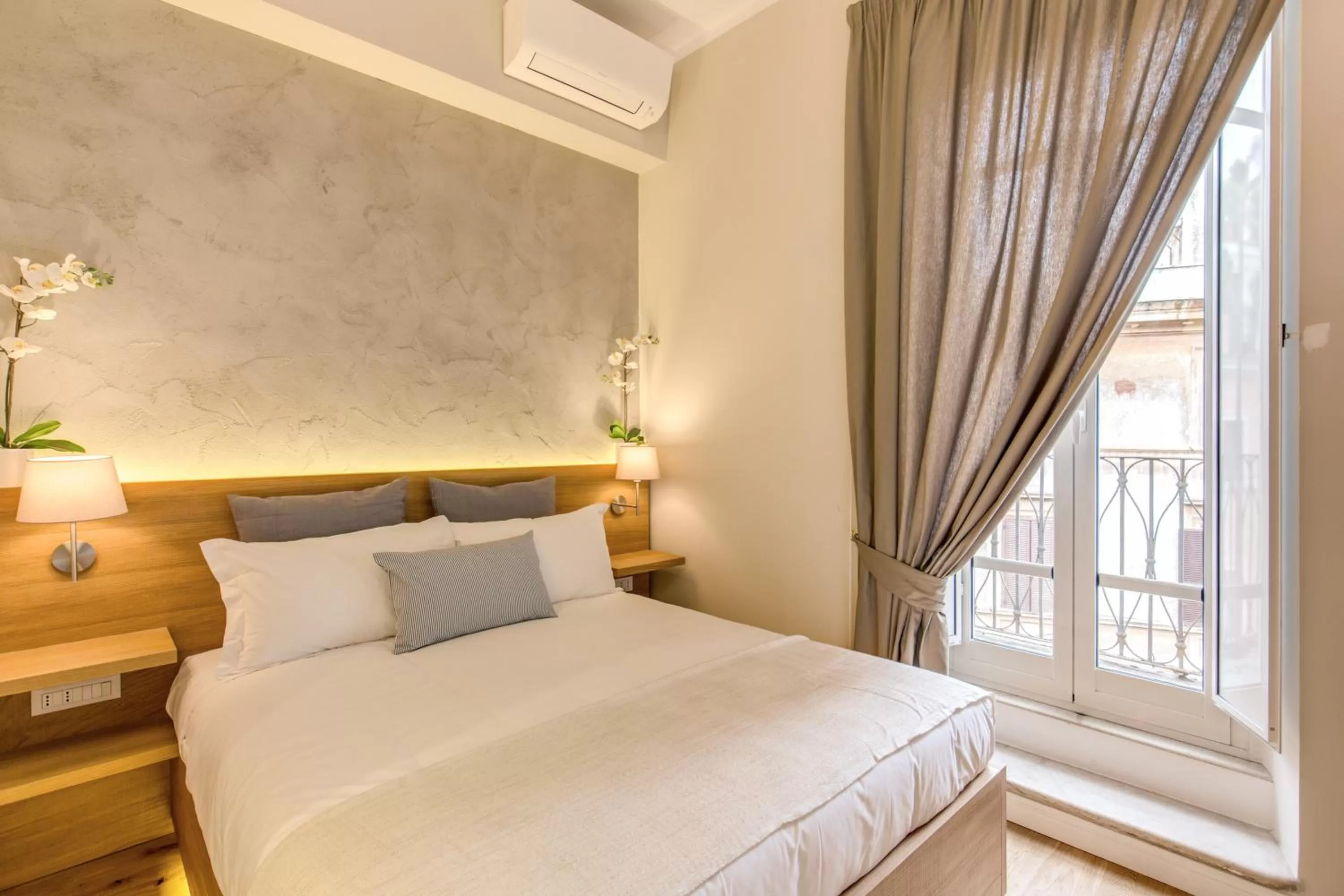 Bedroom, Bed in The Spanish Suite Campo de' Fiori