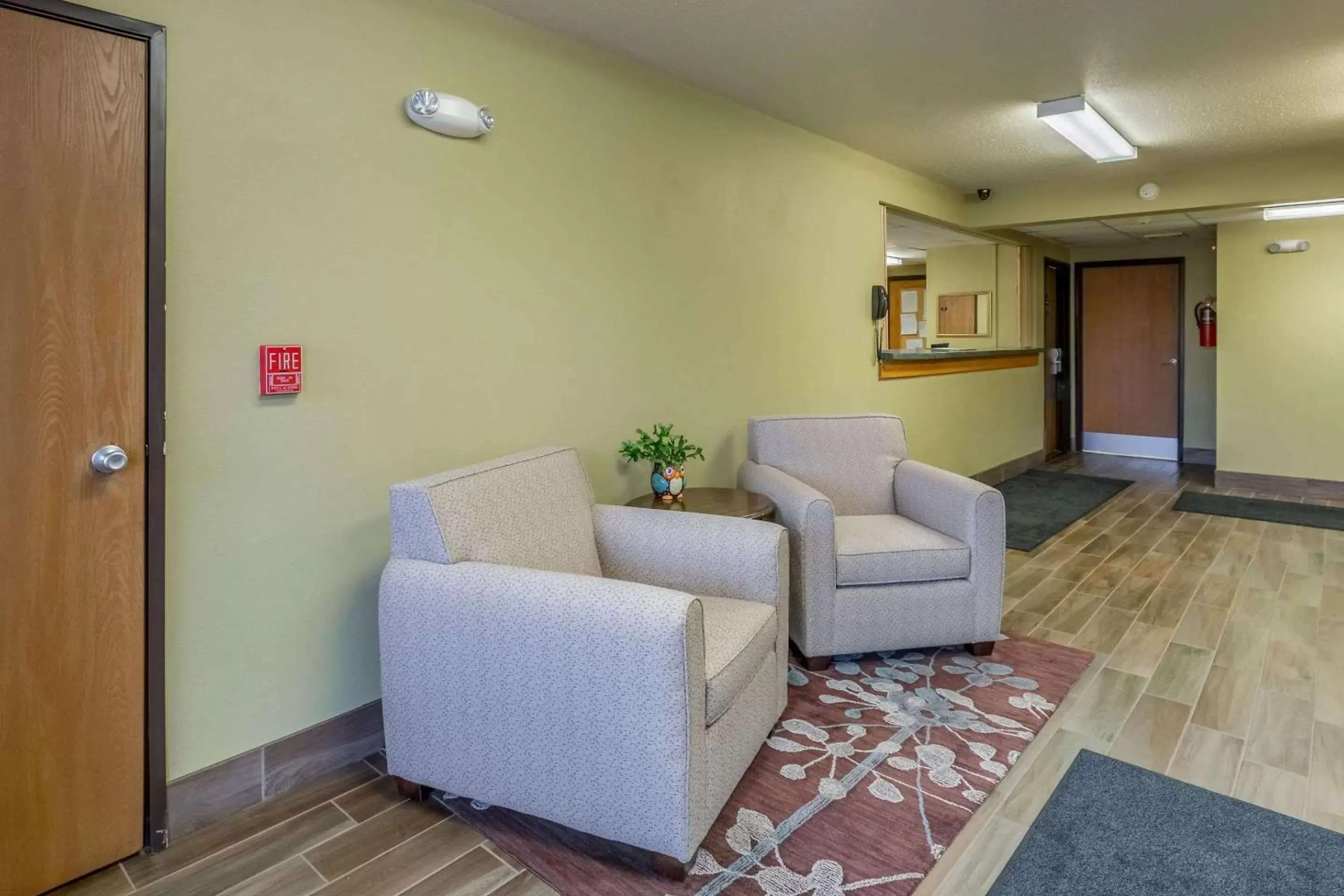 Lobby or reception, Seating Area in Rodeway Inn