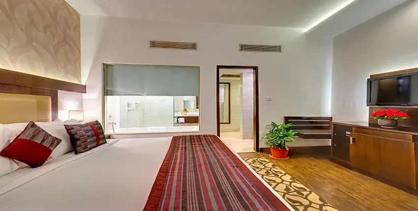 Photo of the whole room, Seating Area in Hotel Hindusthan International, Varanasi