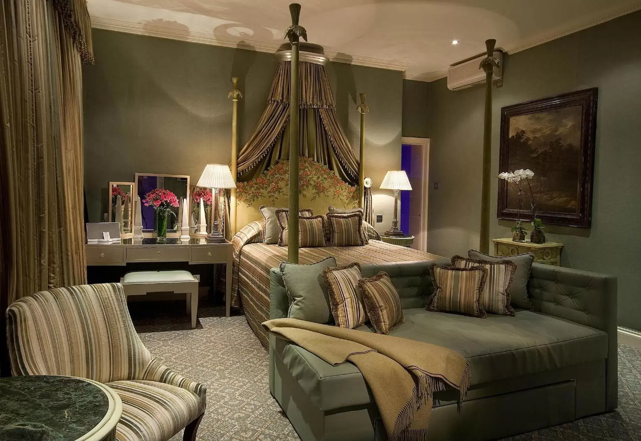 Bed, Seating Area in The Chesterfield Mayfair