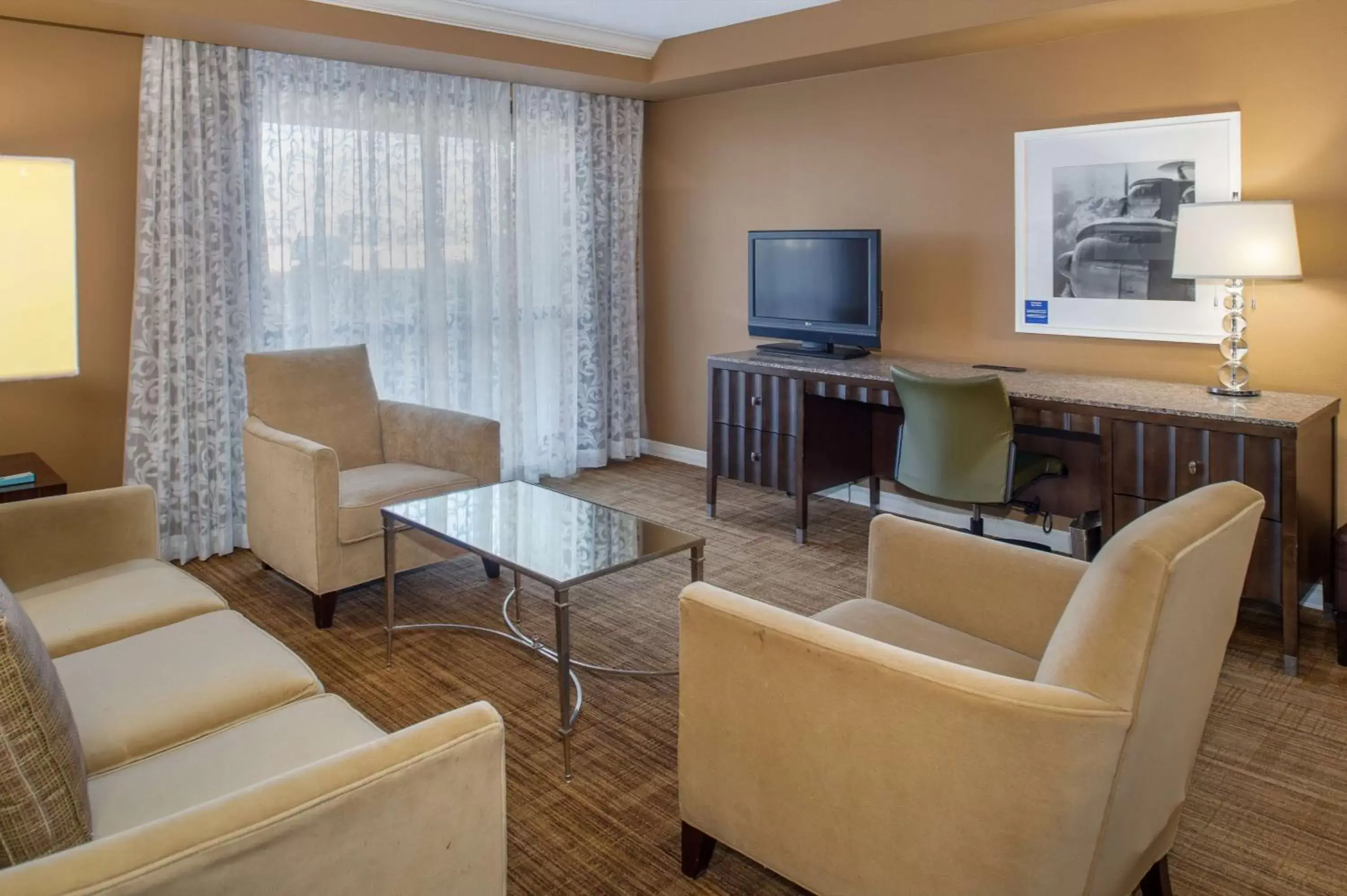 Bedroom, Seating Area in Hilton St. Louis Airport