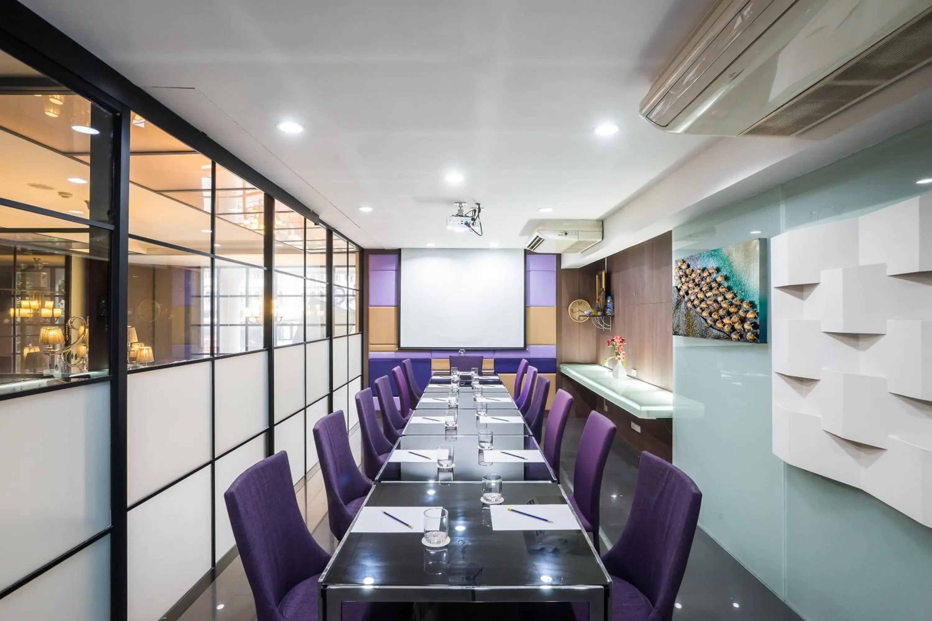Business facilities in Beyond Suite Hotel (SHA Plus)