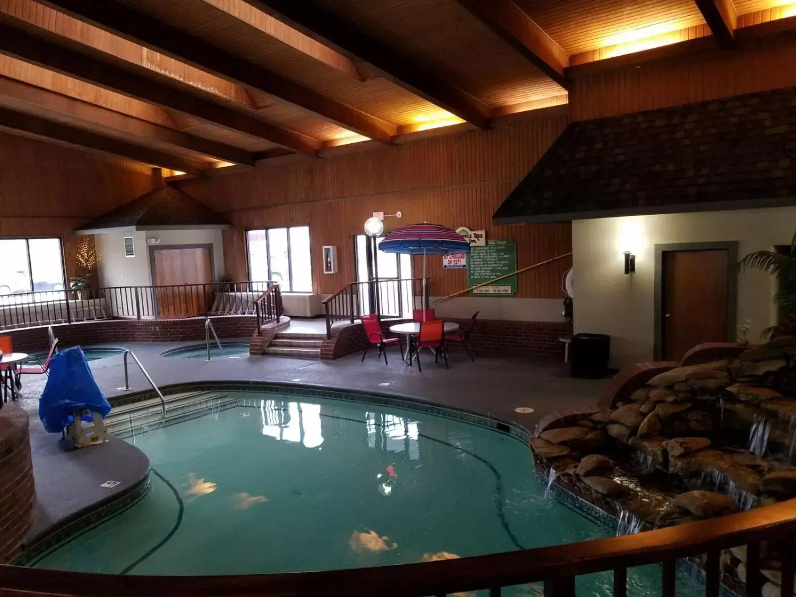 Swimming Pool in Apple Tree Inn