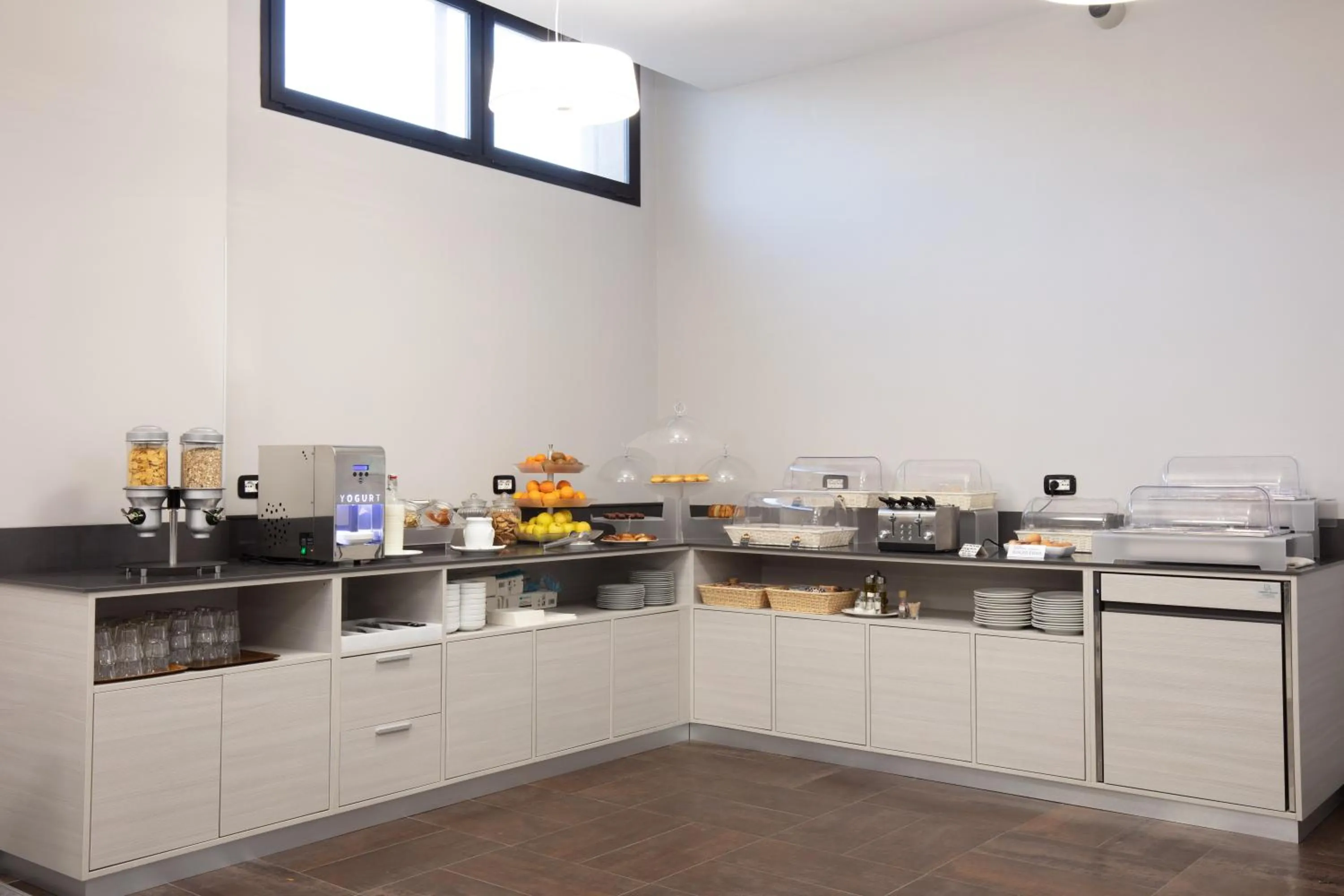 Restaurant/places to eat in Hotel Esperia