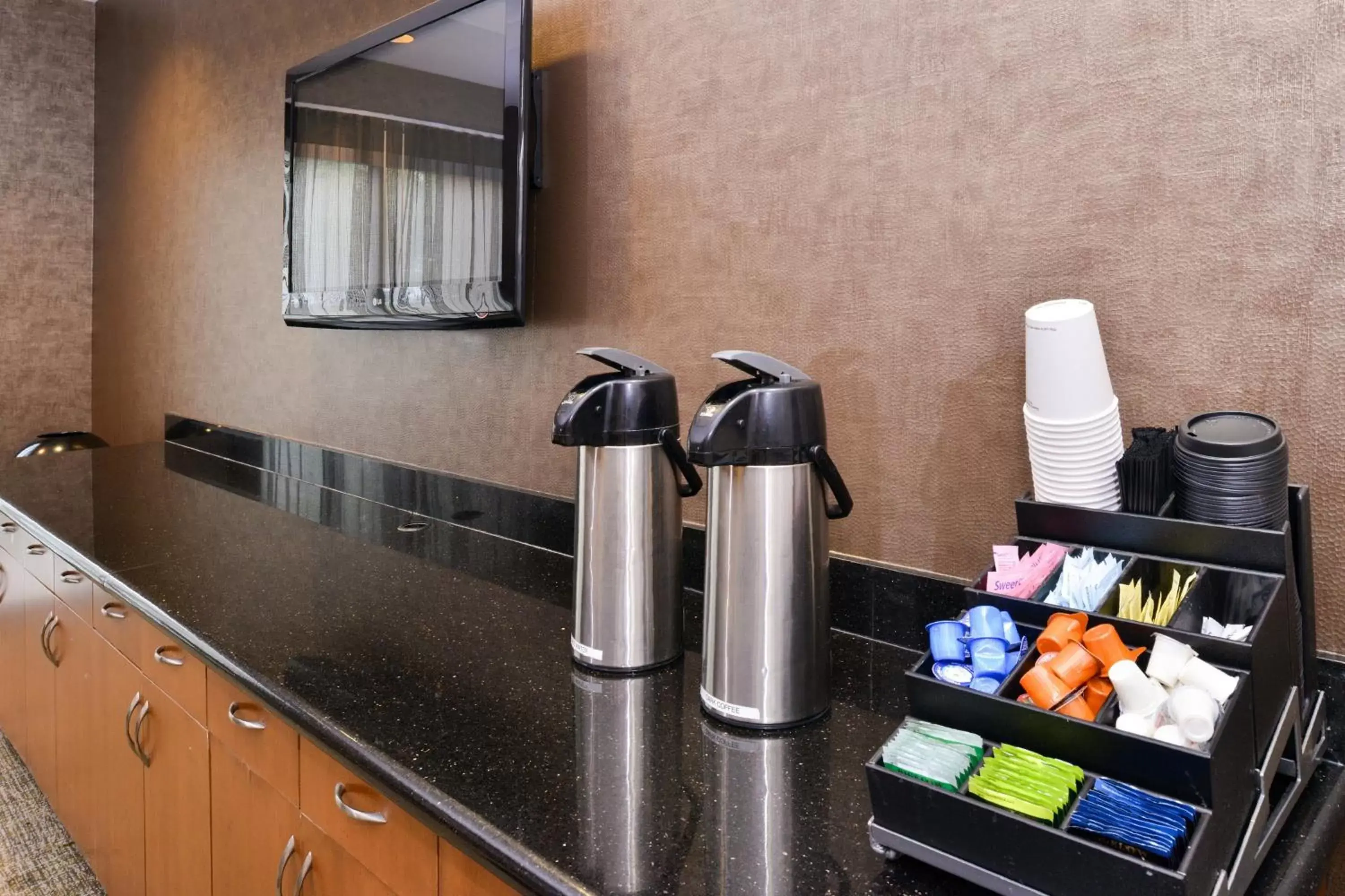 Meeting/conference room, Kitchen/Kitchenette in SpringHill Suites by Marriott Corona Riverside