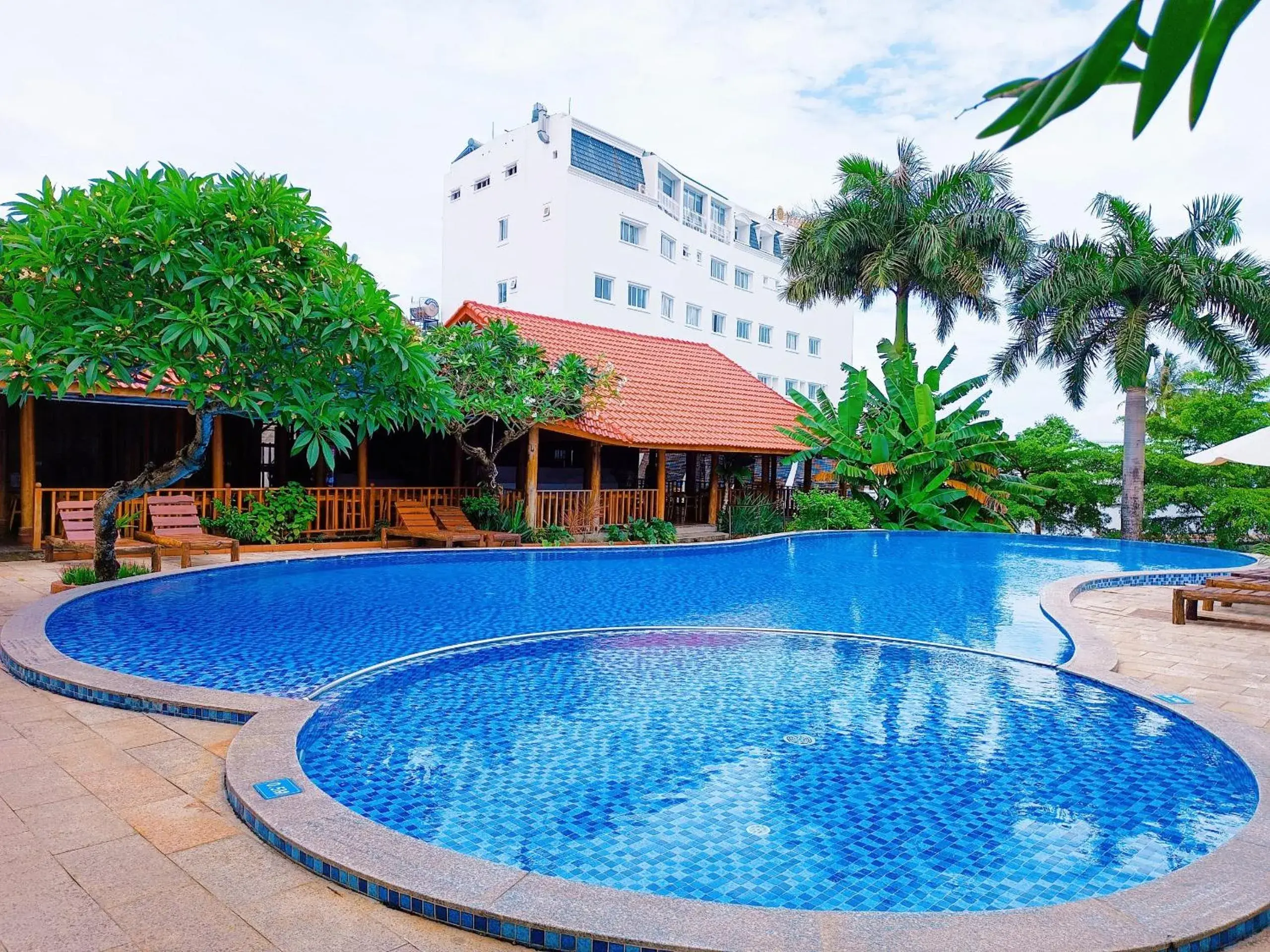 Swimming Pool in Suncosy Central Resort