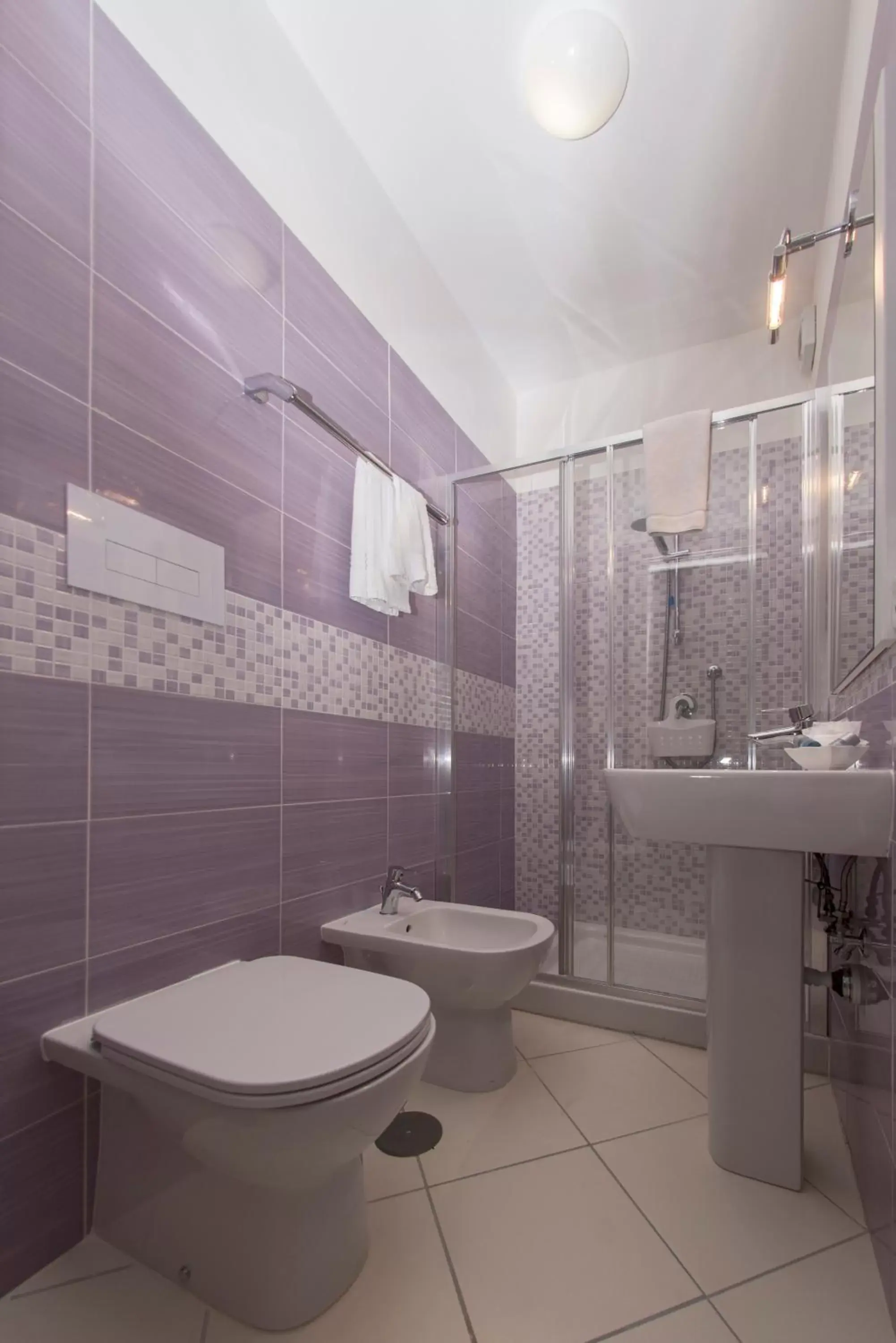 Property building, Bathroom in B&B La Vie en Rose