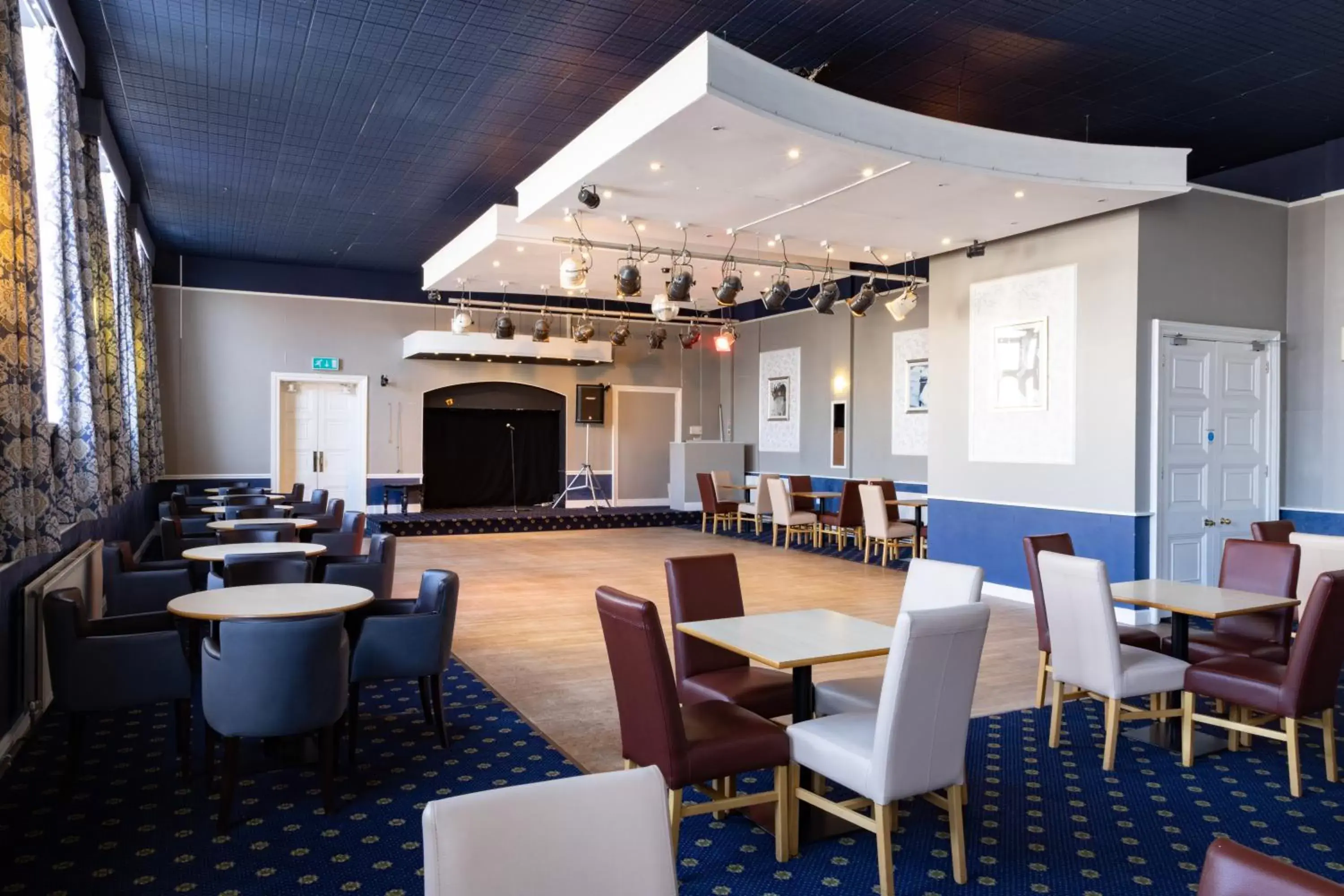 Lounge or bar, Restaurant/Places to Eat in The Royal Hotel Weymouth