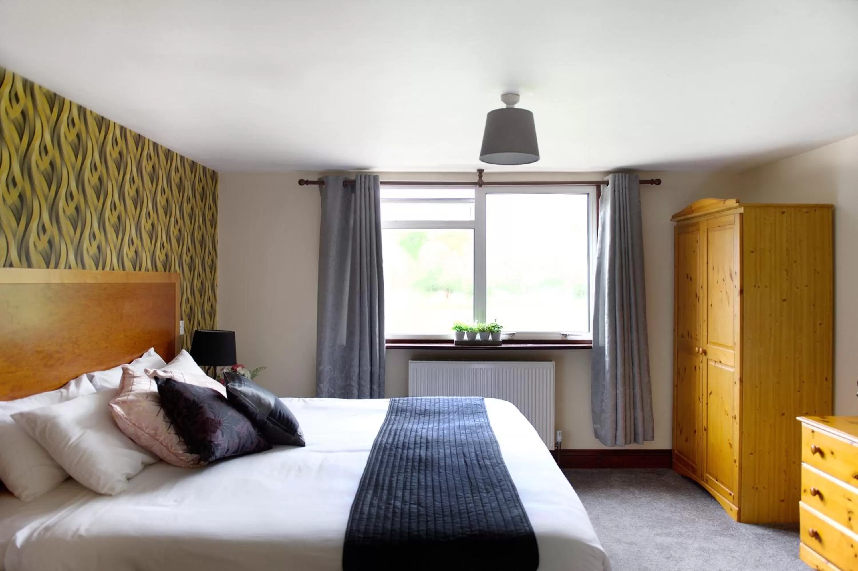 Bed in Little Foxes Hotel & Gatwick Airport Parking