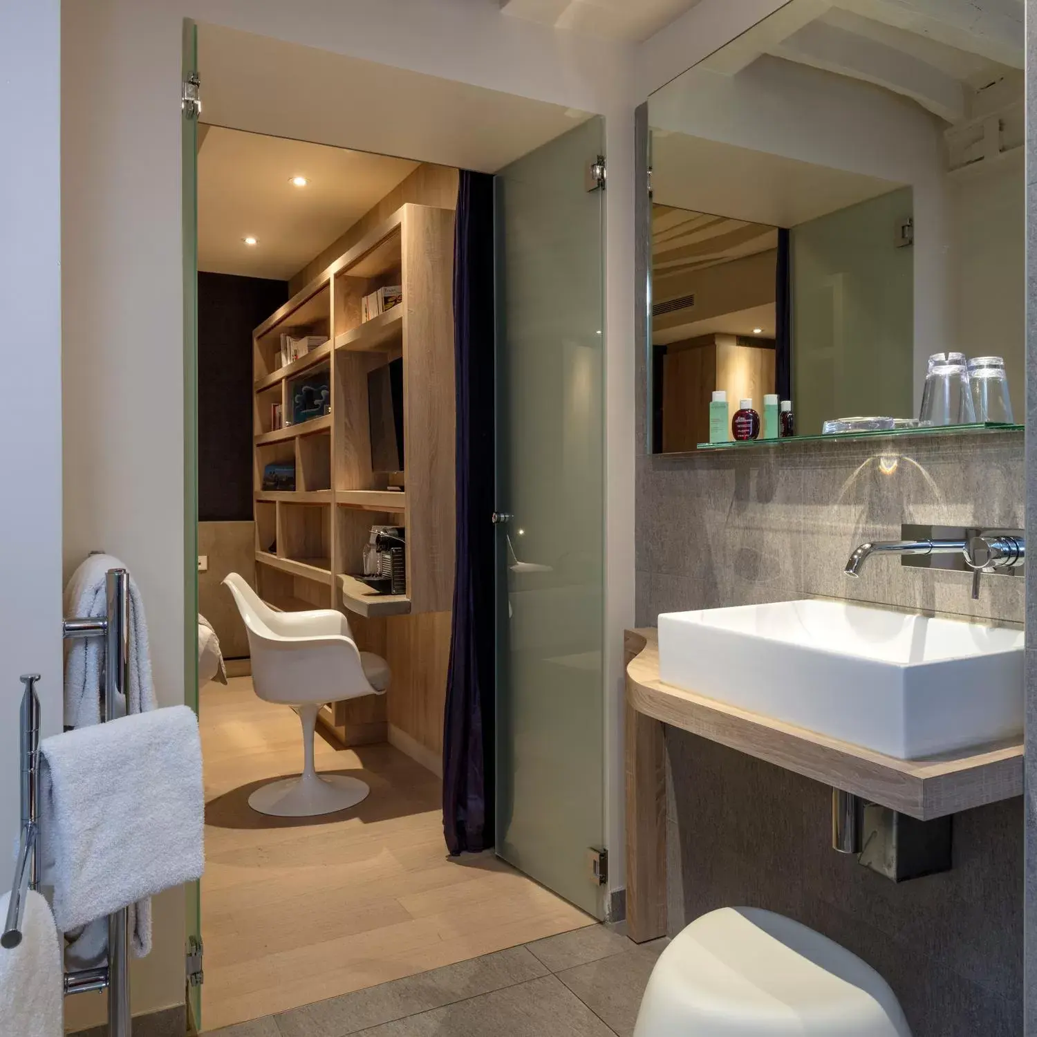 Bathroom in Hôtel de Lille