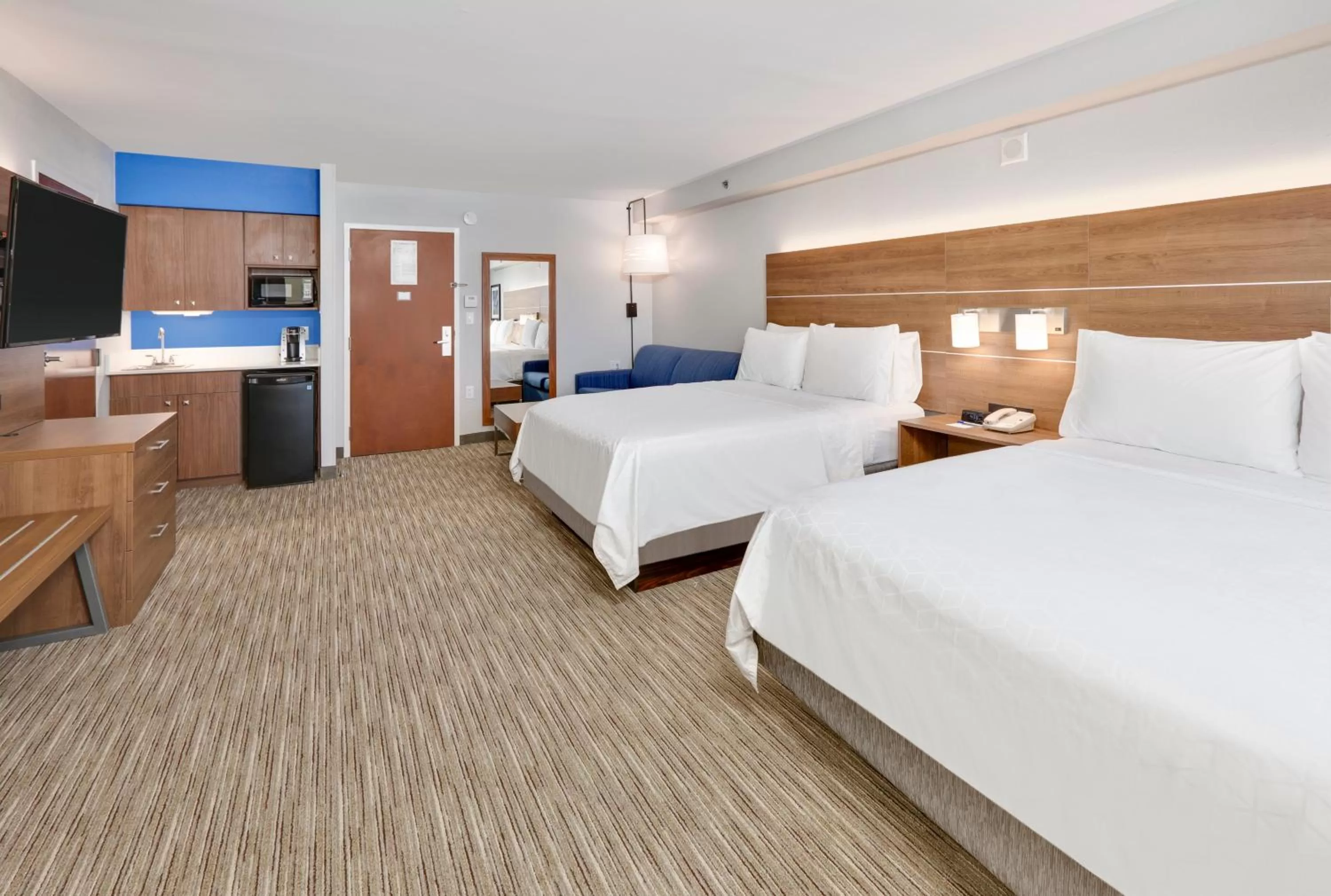 Photo of the whole room, Bed in Holiday Inn Express & Suites Irving Conv Ctr - Las Colinas by IHG