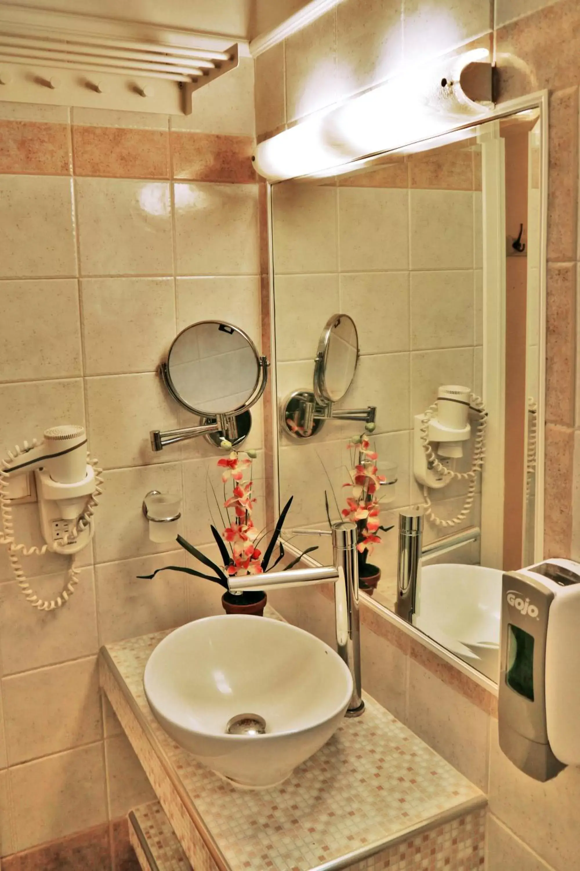 Bathroom in Hotel Aeollos