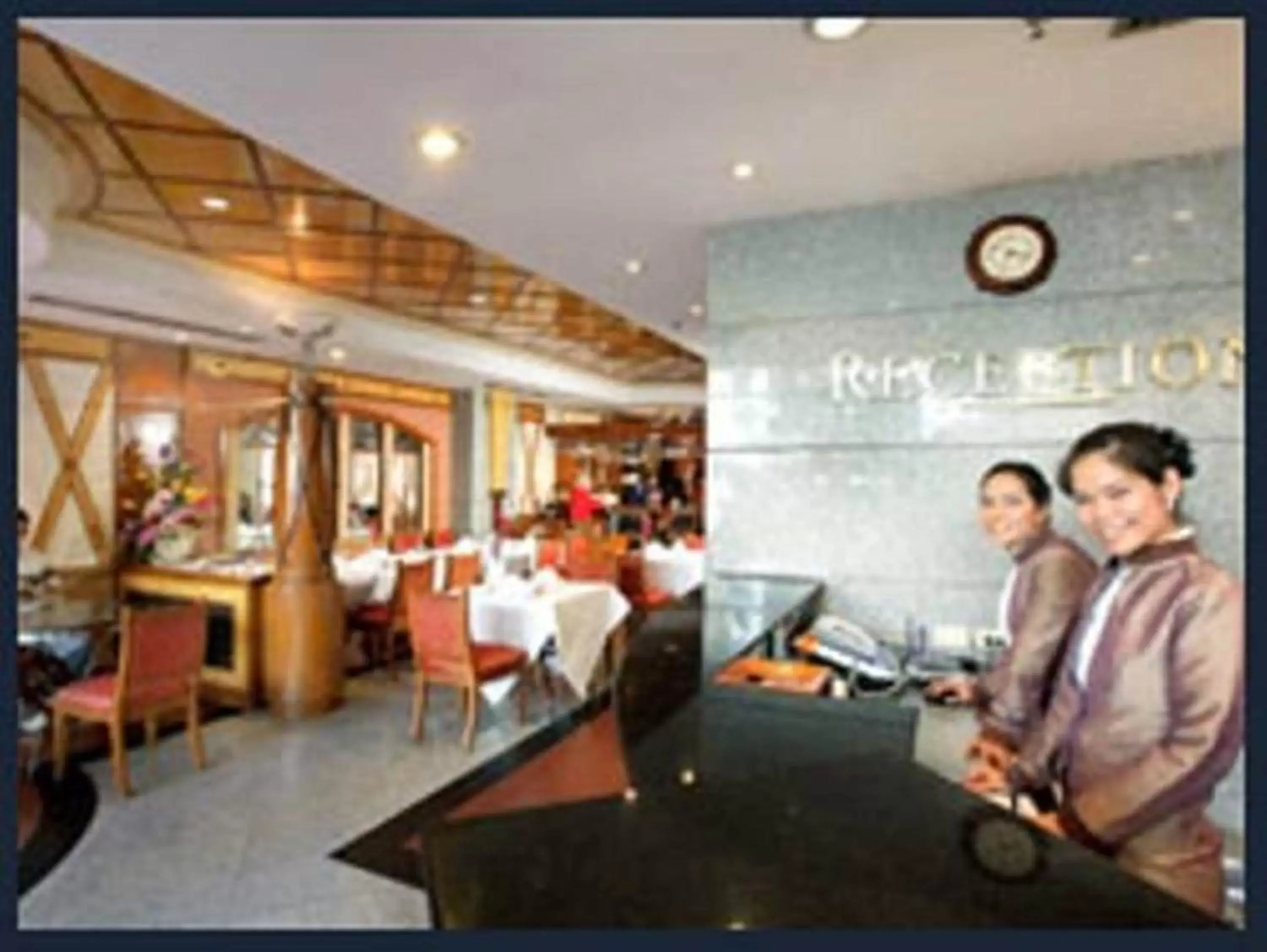 Lobby or reception, Restaurant/Places to Eat in Majestic Suites Hotel