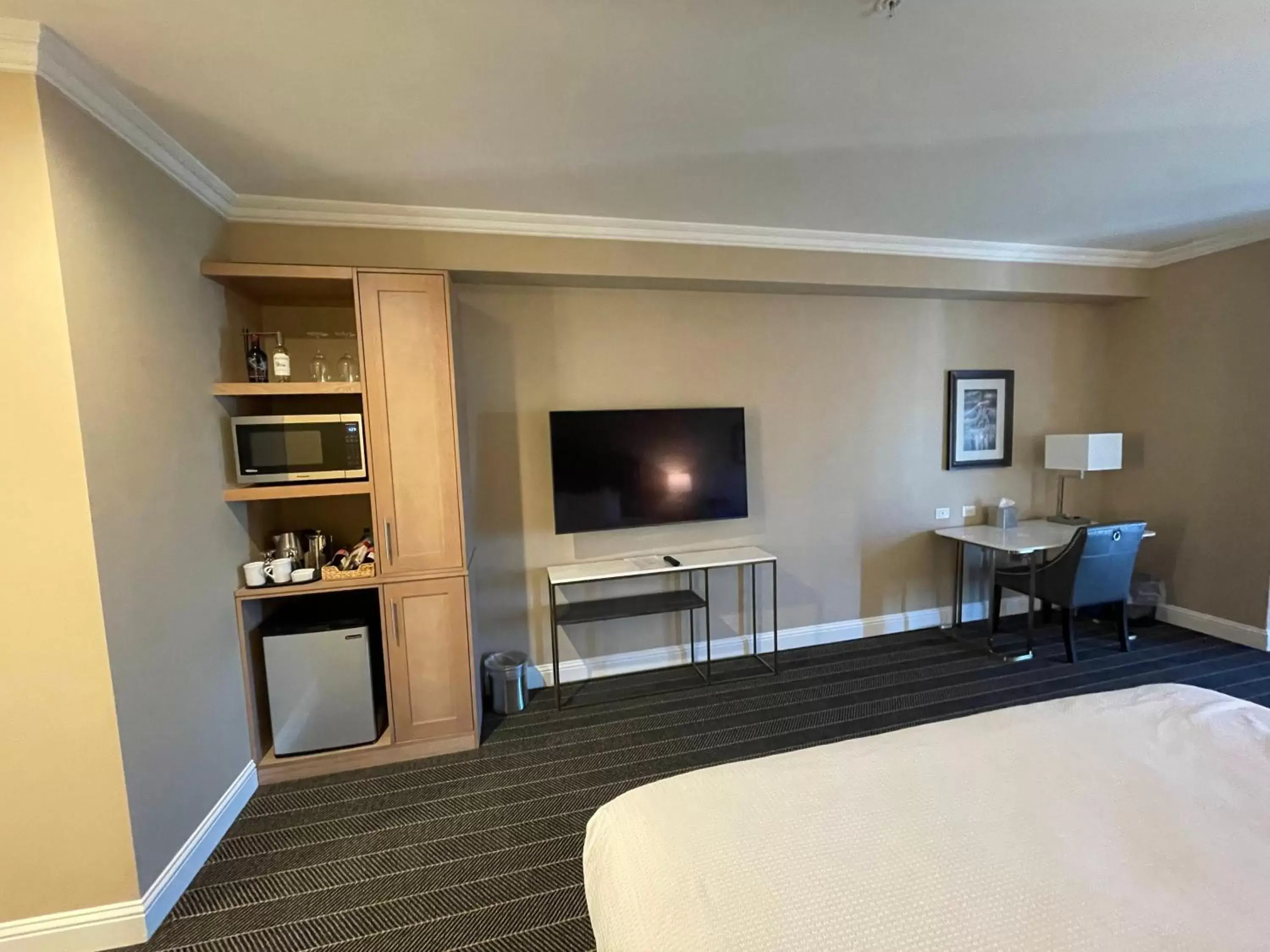 TV and multimedia, TV/Entertainment Center in Majestic Inn and Spa