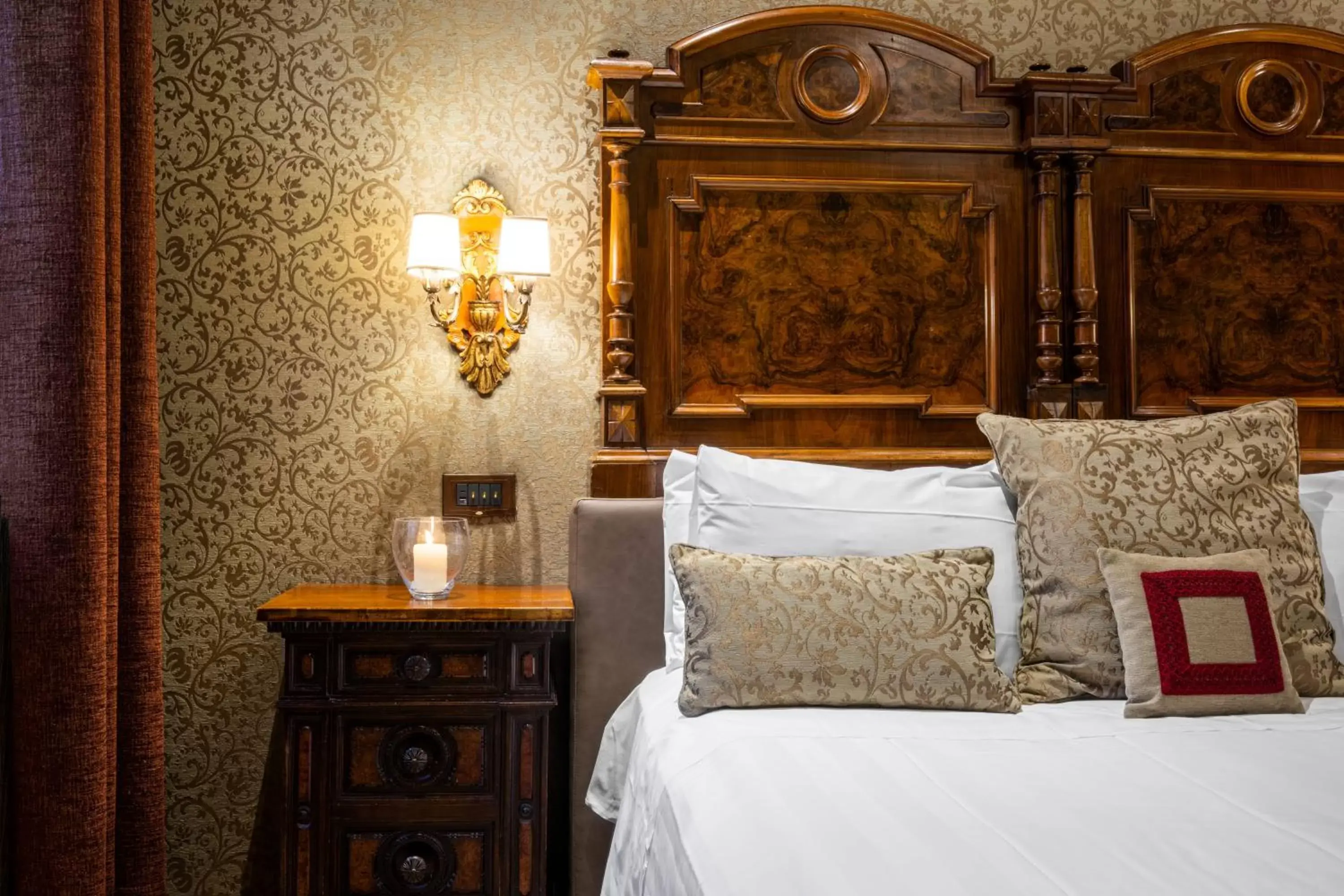 Decorative detail, Bed in Hotel Palazzo Priuli