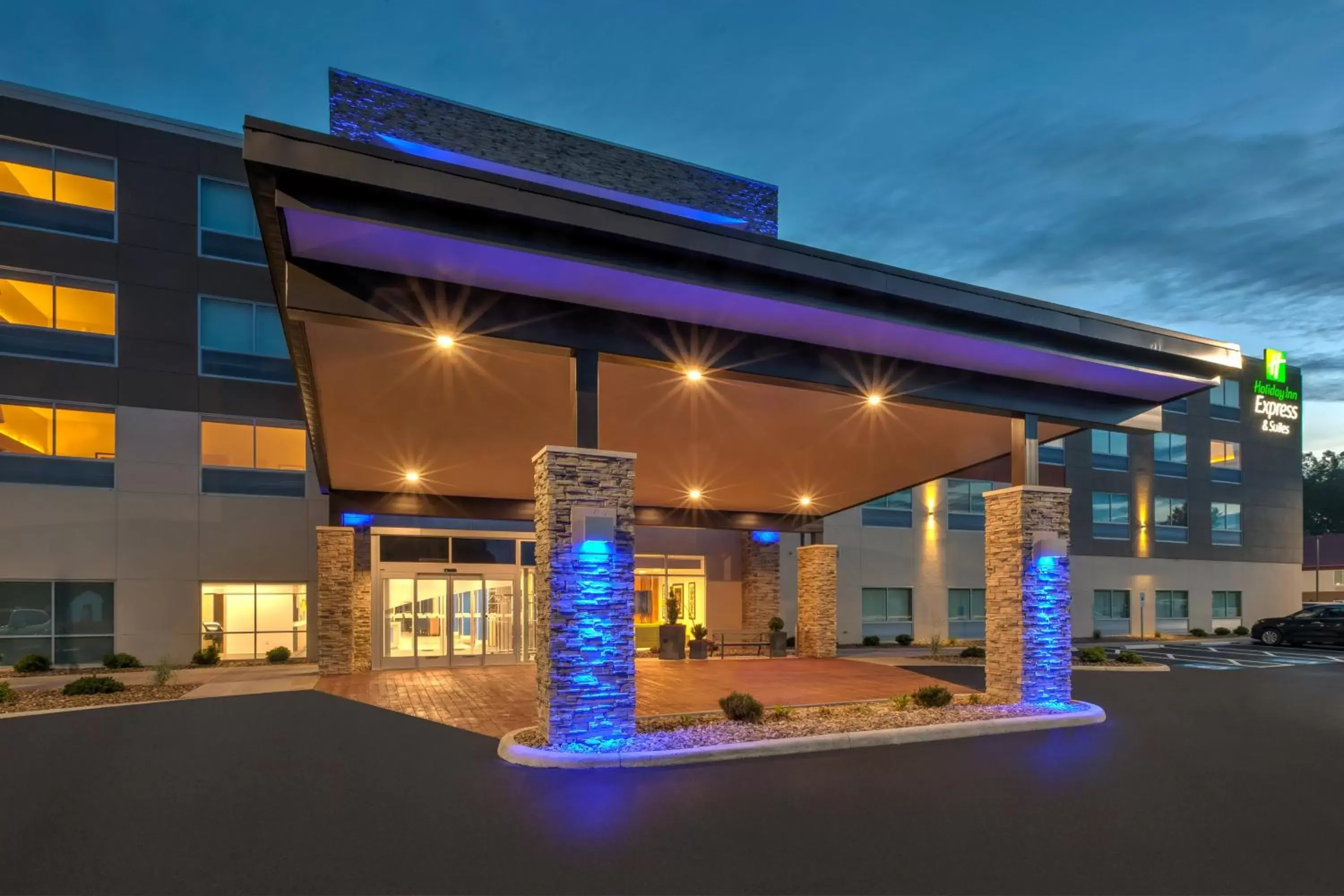Property Building in Holiday Inn Express & Suites - Milan - Sandusky Area, an IHG Hotel