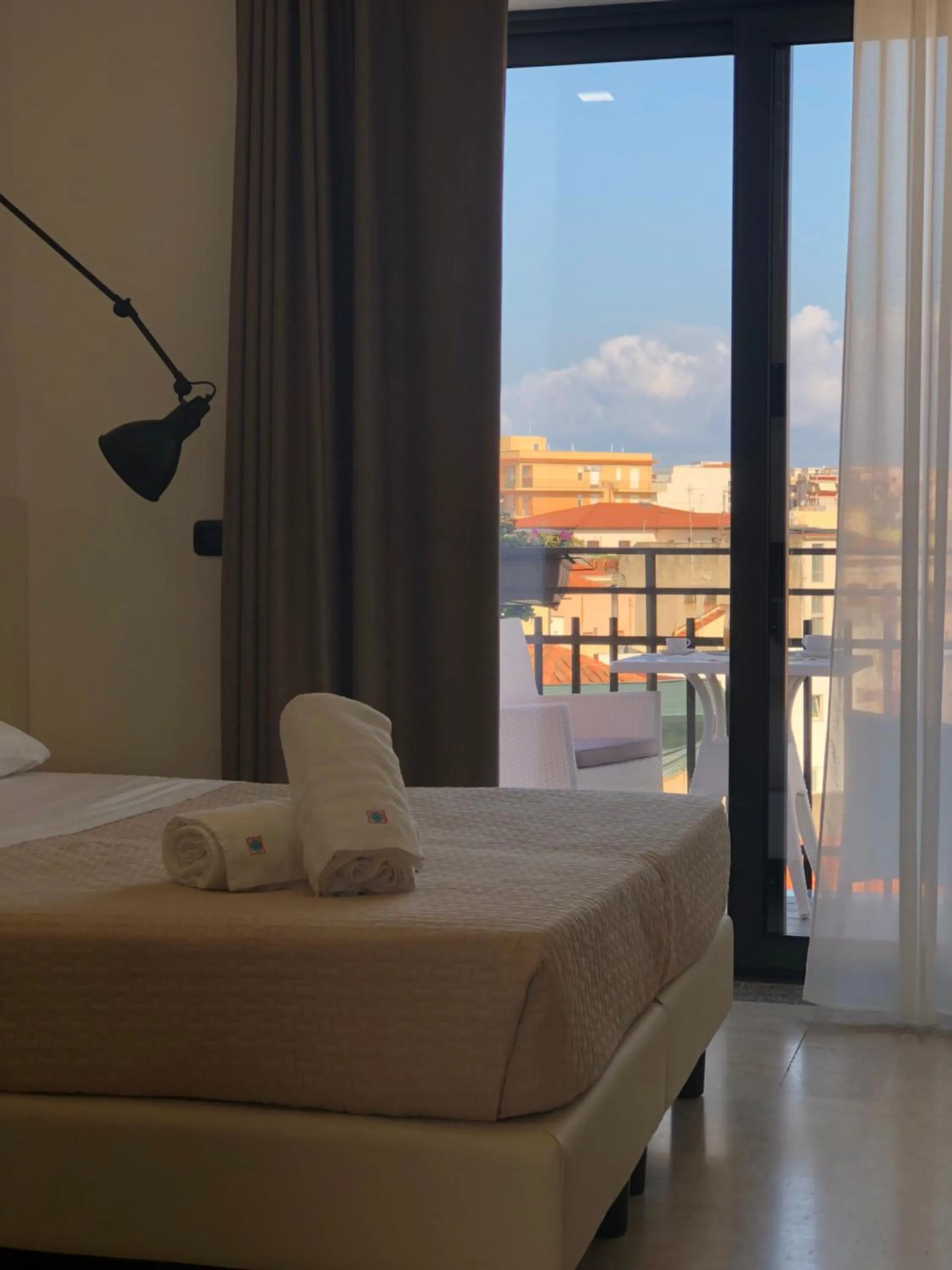 Breakfast, Bed in Albergo Milazzo Inn AiMori