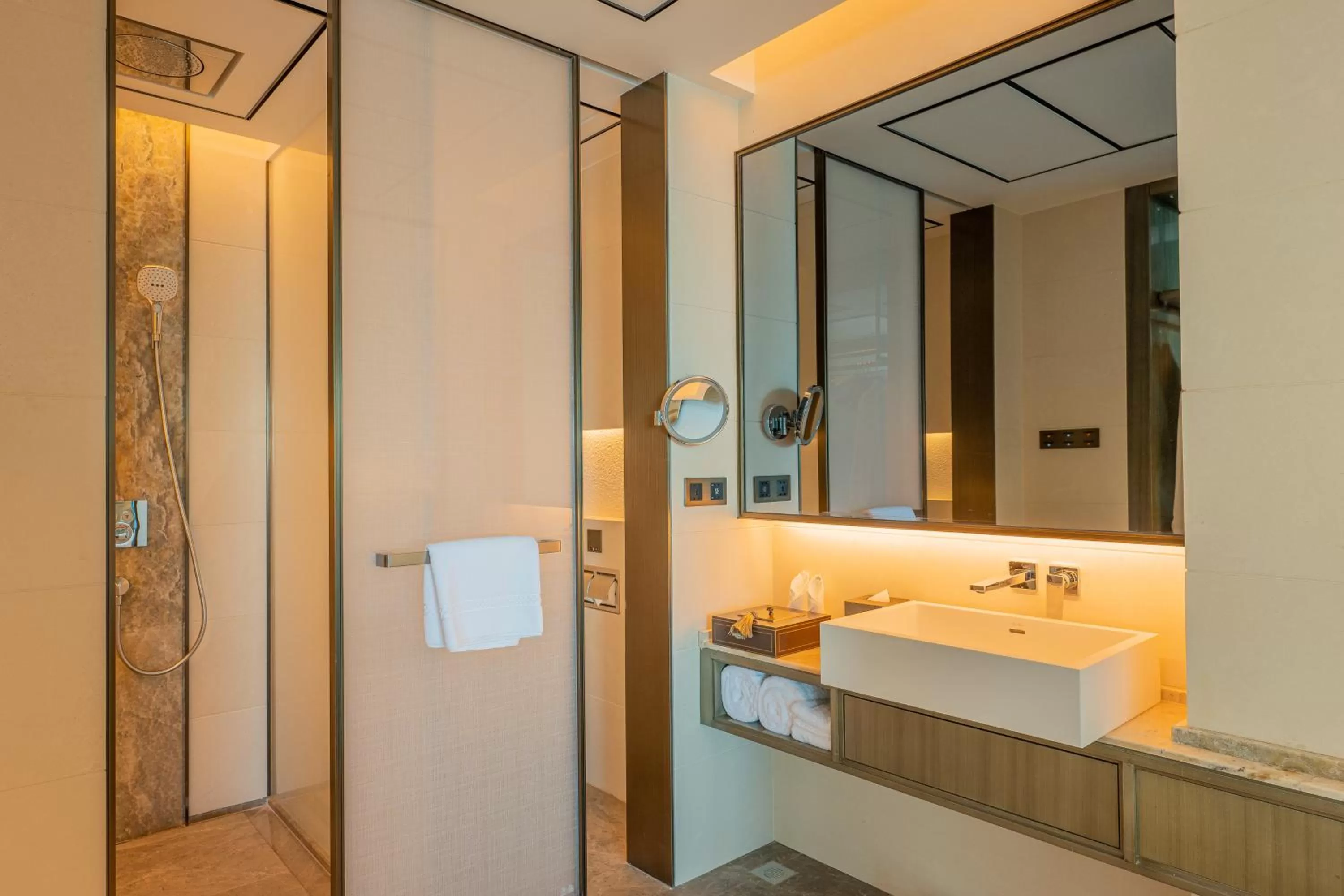 Bathroom in Howard Johnson Plaza by Wyndham Blue Bay Sihanoukville