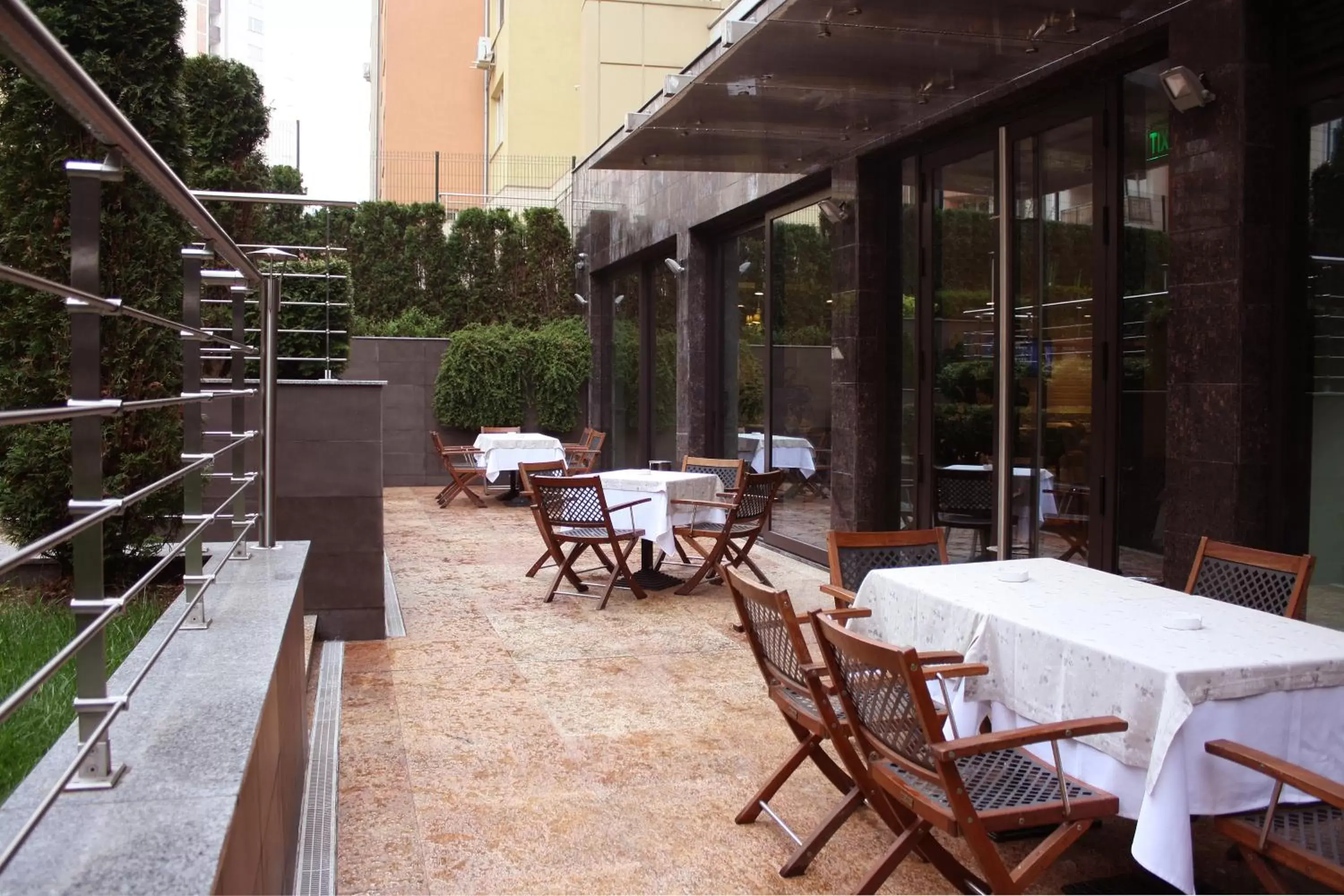 Garden, Restaurant/Places to Eat in Olives City Hotel - Free Parking