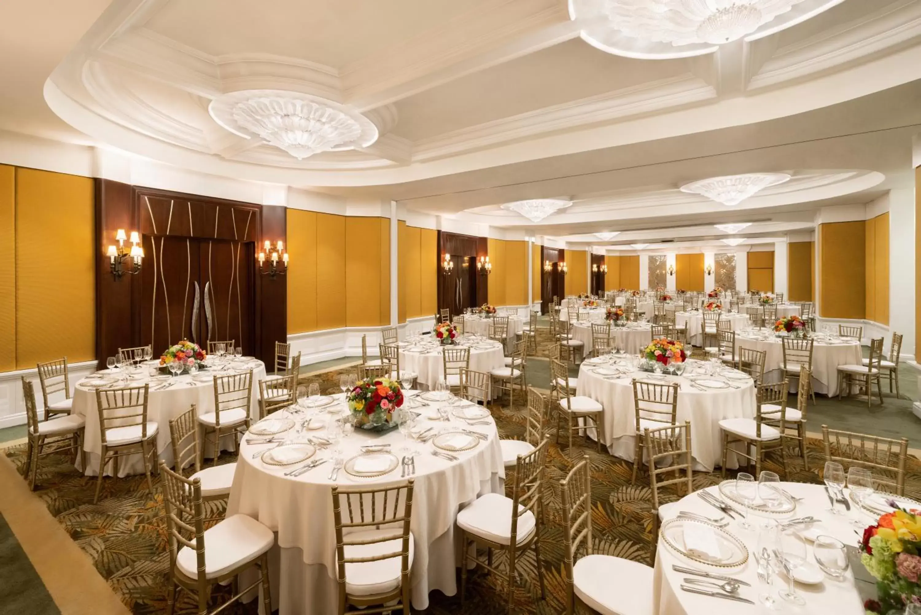 Banquet/Function facilities, Restaurant/Places to Eat in Edsa Shangri-La, Manila