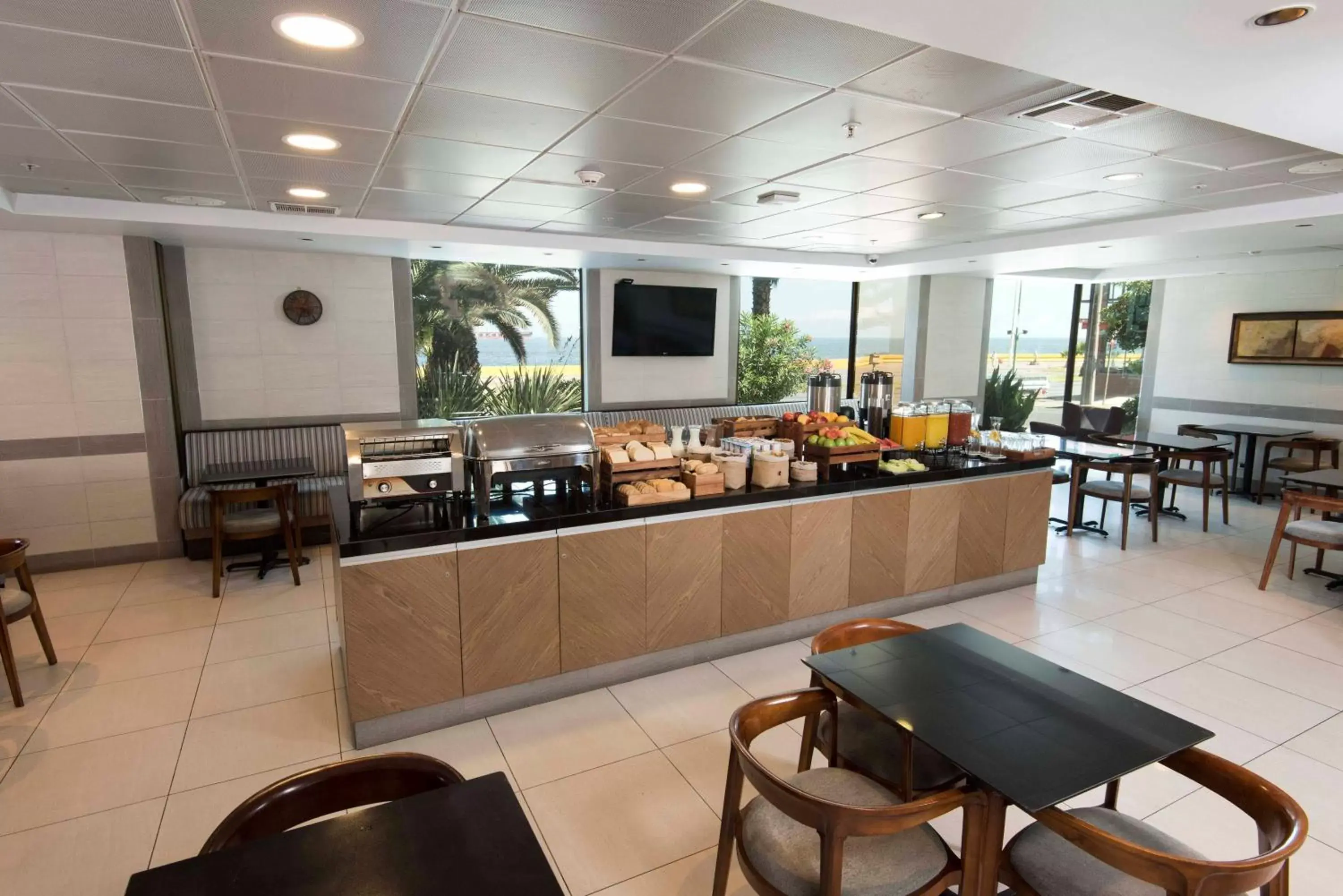 Breakfast, Restaurant/Places to Eat in Holiday Inn Express - Antofagasta, an IHG Hotel