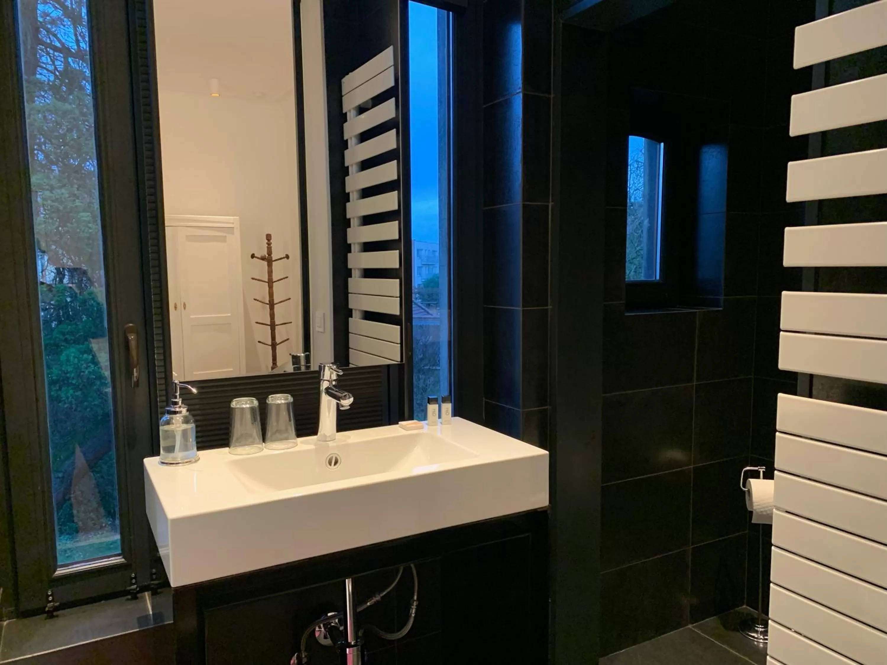 Bathroom in Albert Molière