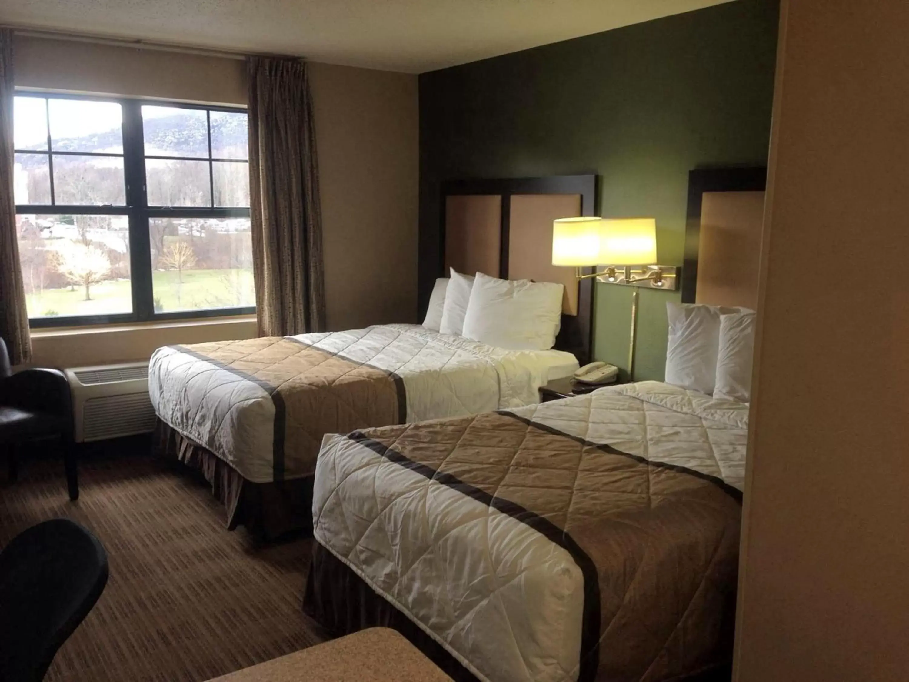 Bed in Extended Stay America Suites - Orange County - Lake Forest
