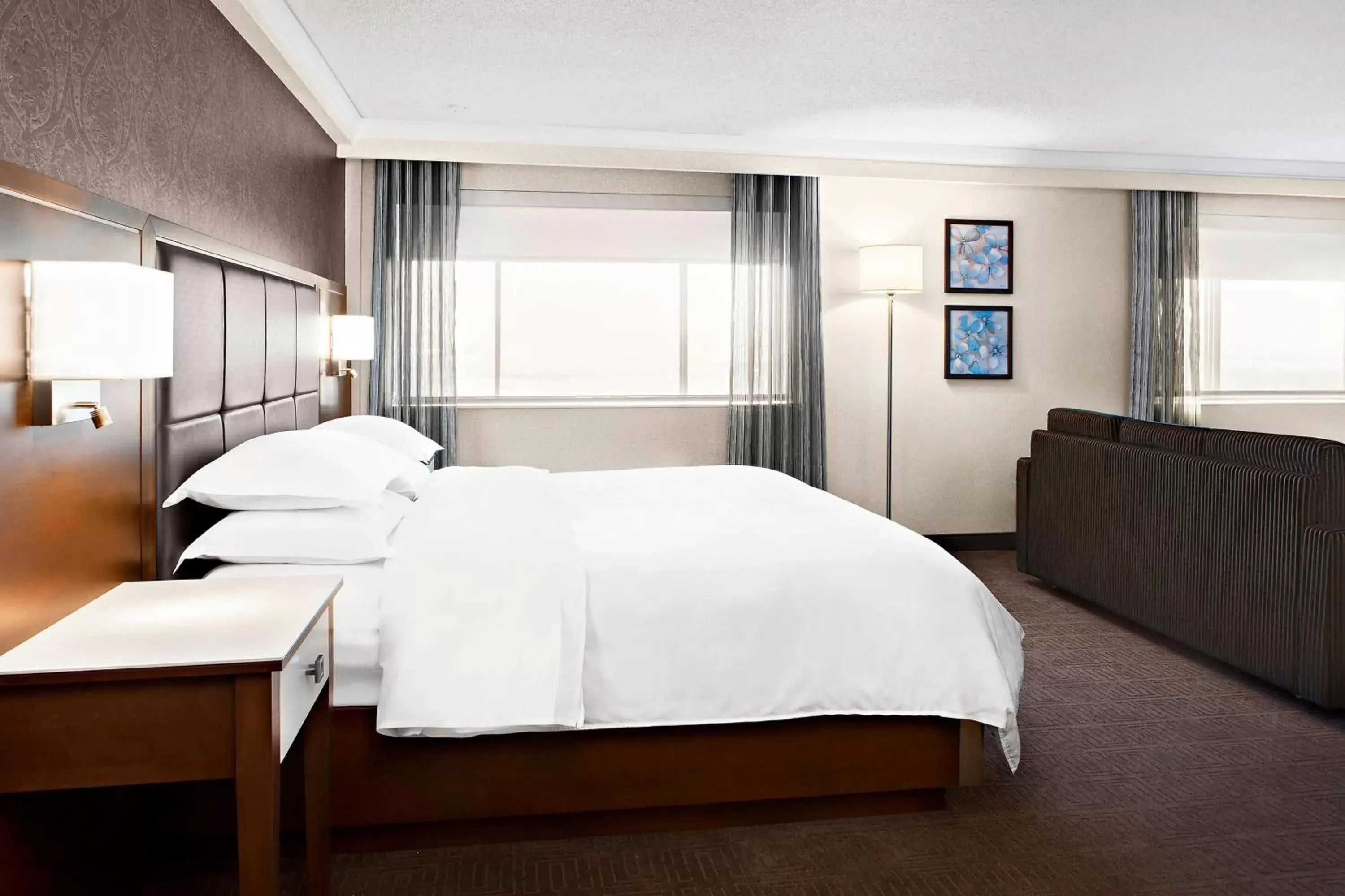Photo of the whole room, Bed in Sheraton Laval Hotel
