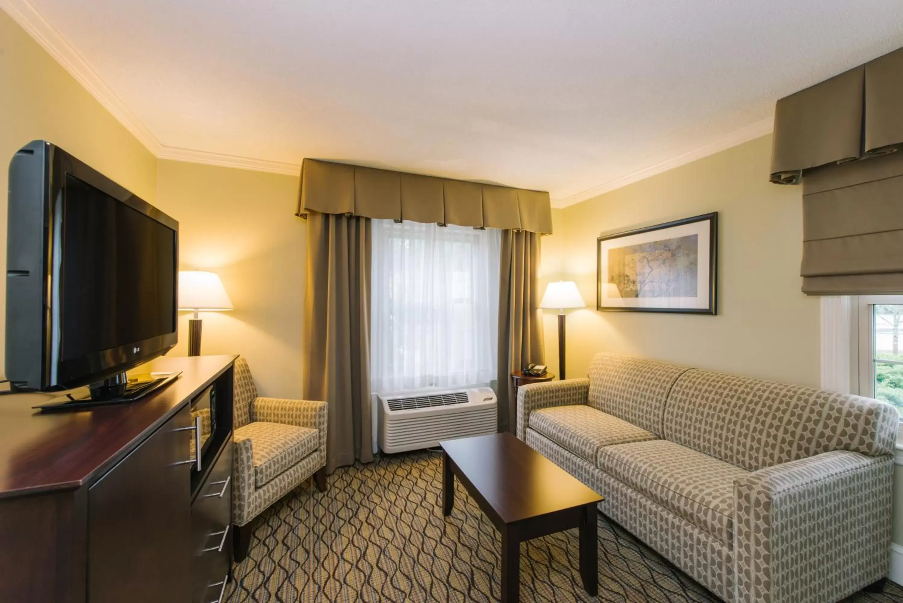 Photo of the whole room, Seating Area in Holiday Inn Express and Suites Merrimack, an IHG Hotel