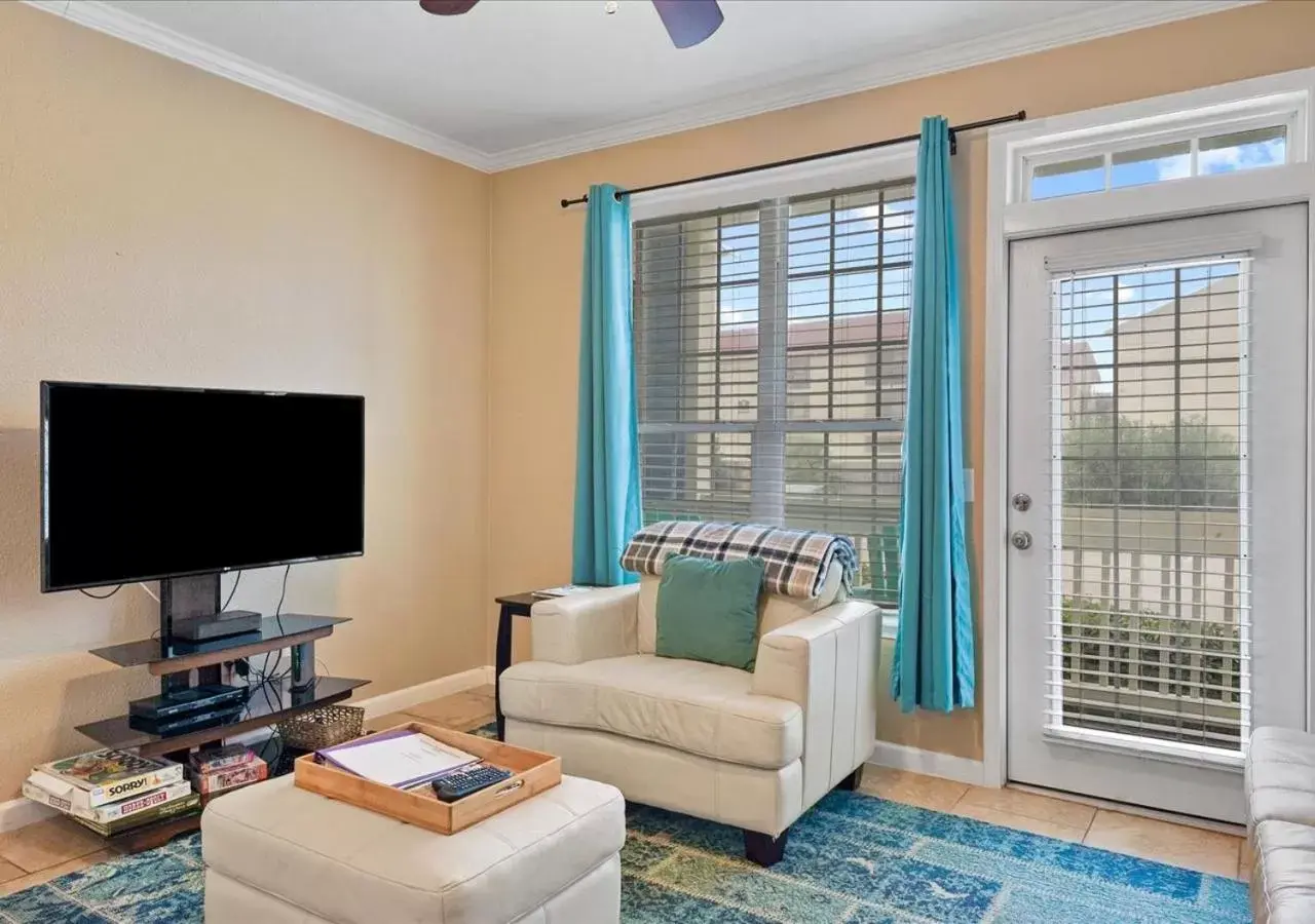 Balcony/Terrace, TV/Entertainment Center in The Dawn on Galveston Beach