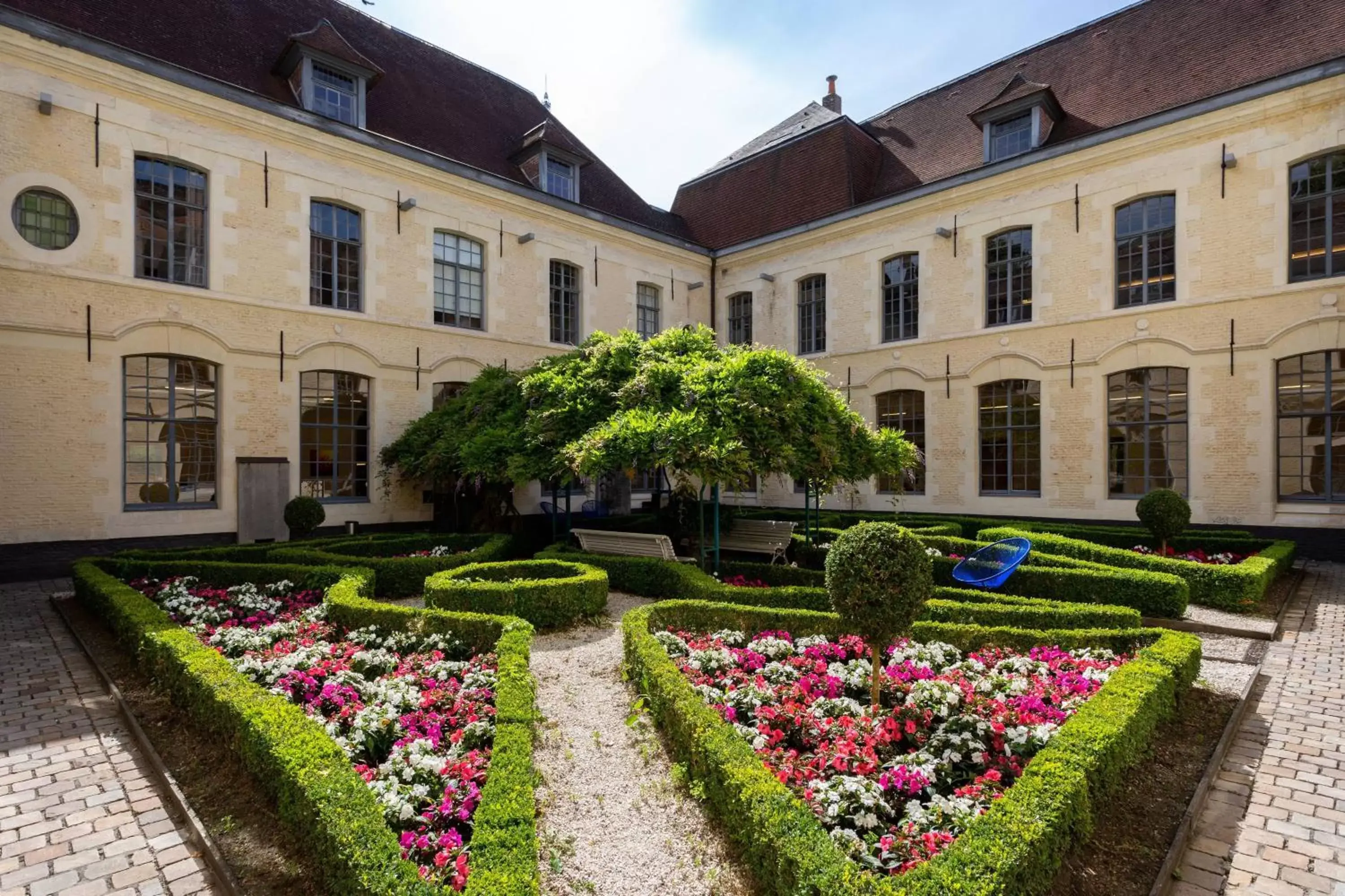 Other, Property Building in L'Hermitage Gantois, Autograph Collection