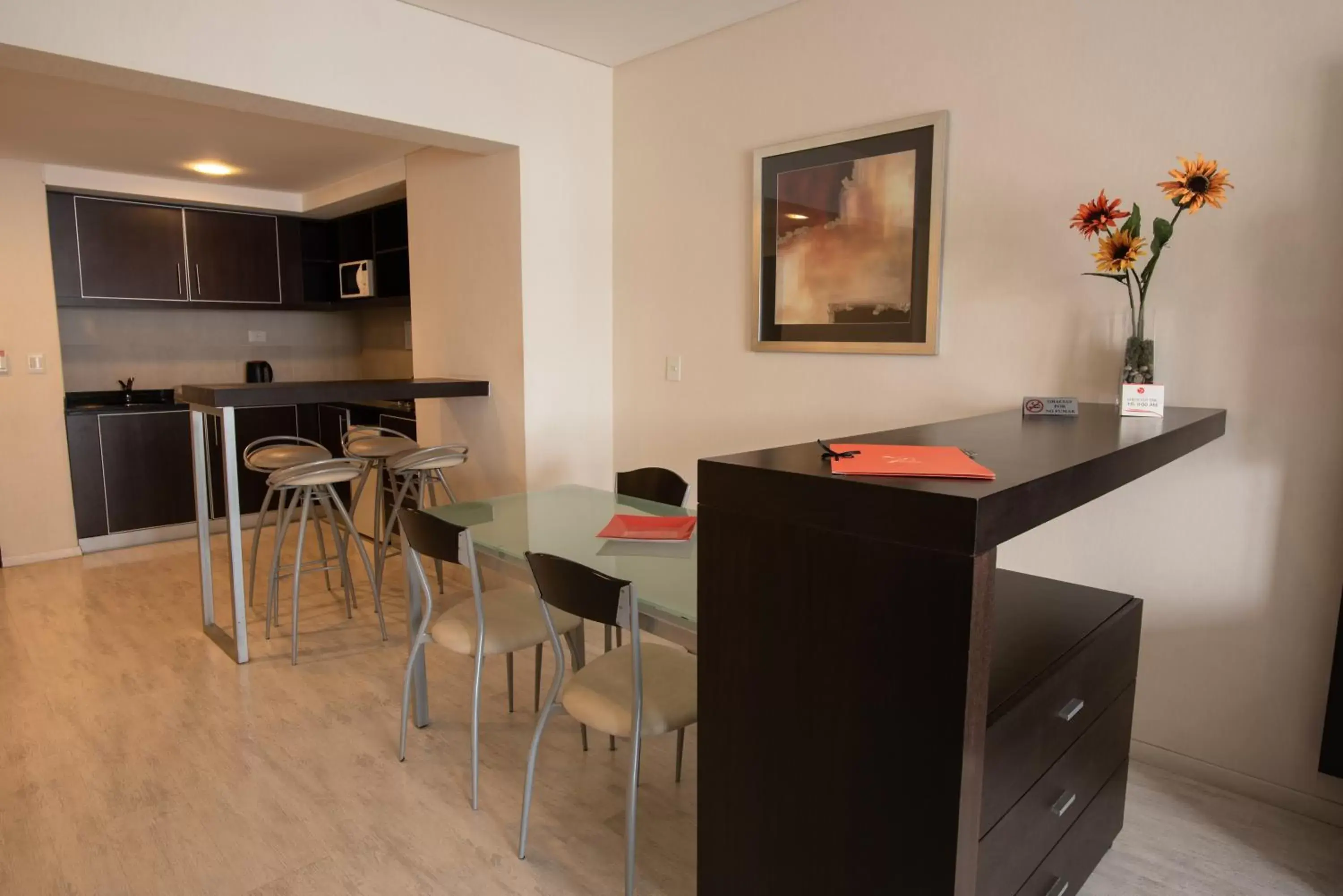 Dining area, Kitchen/Kitchenette in Icaro Suites