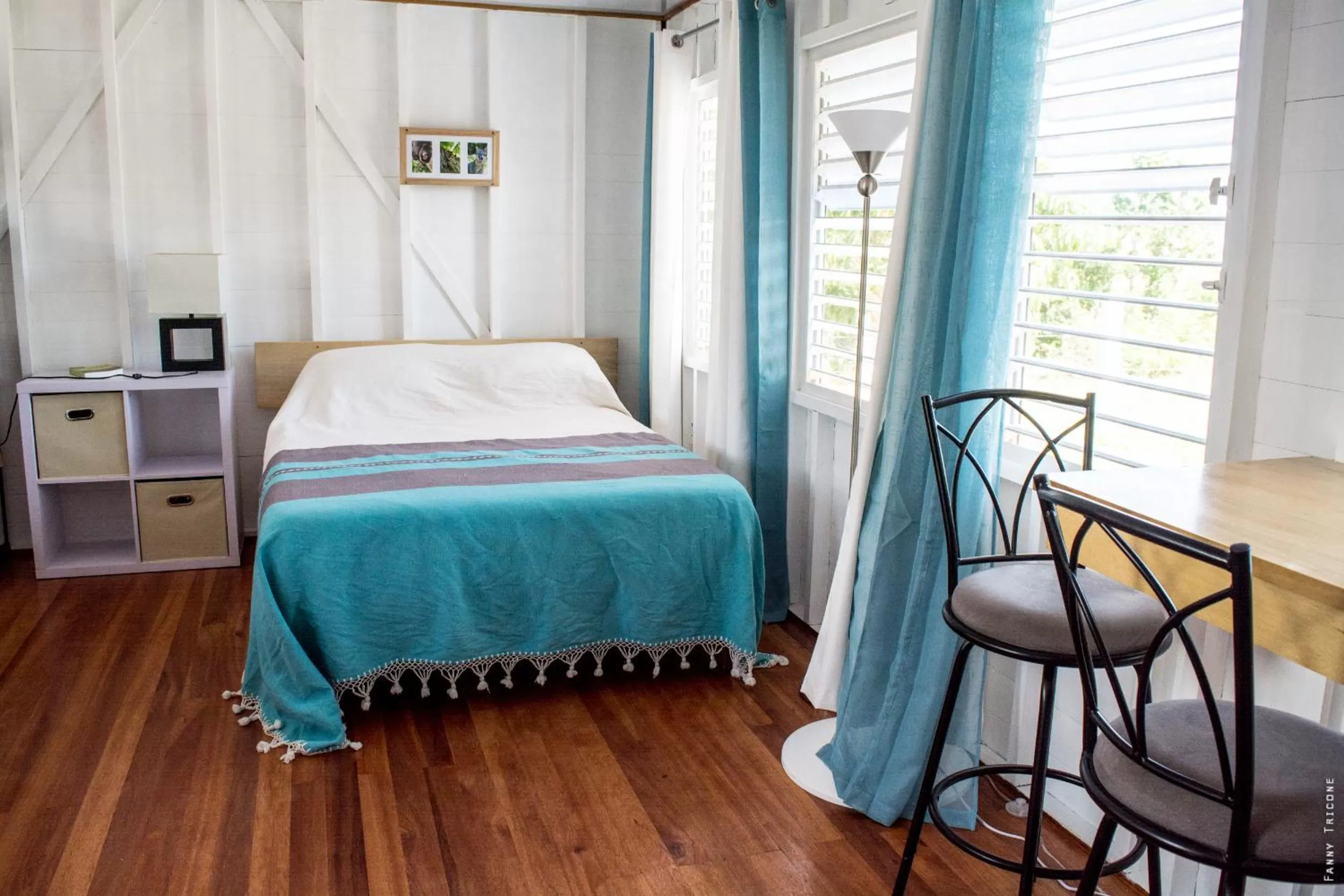 Dining area, Bed in Horse Cottage
